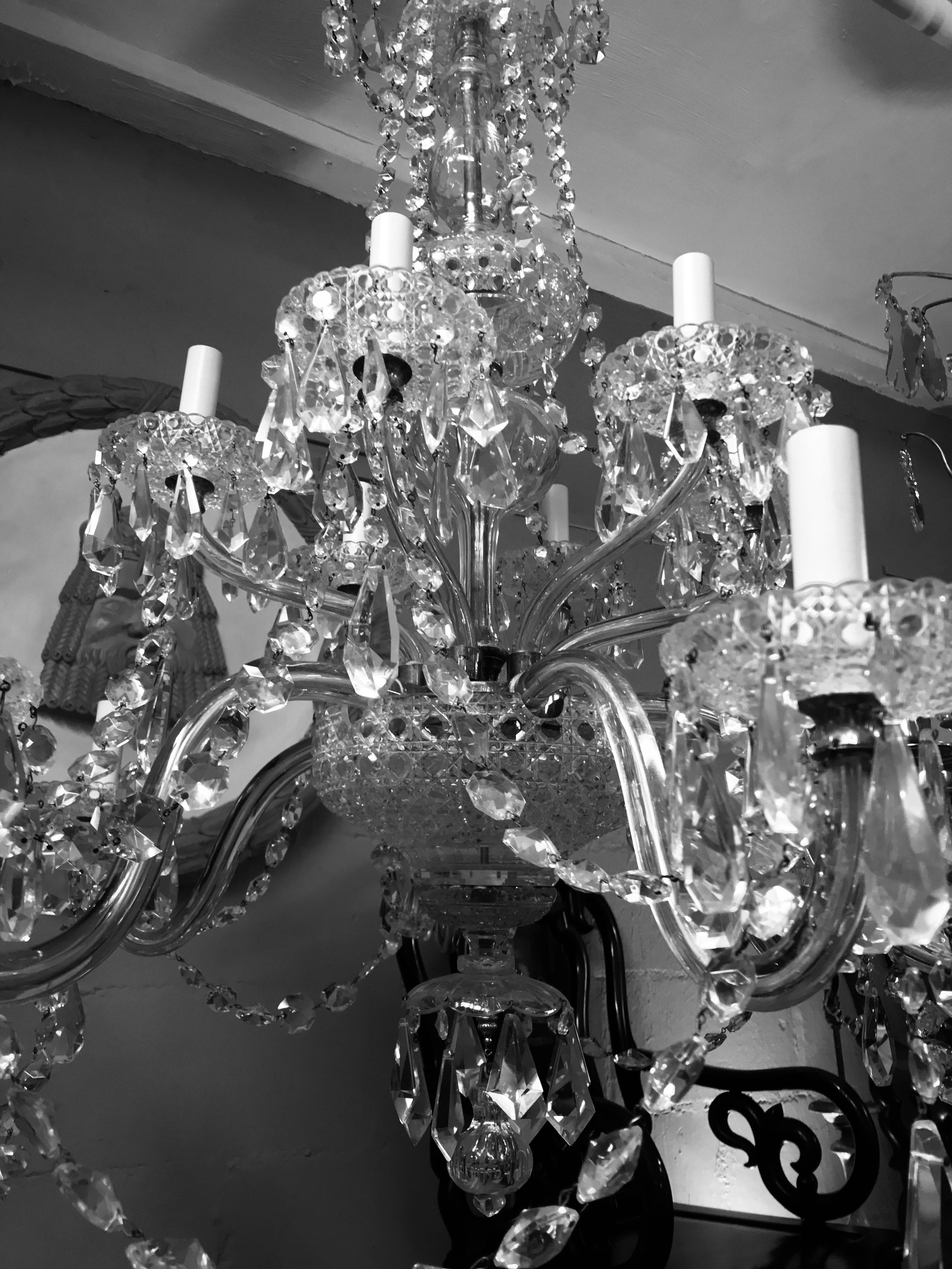 Large English Cut-Glass Chandelier In Good Condition In London, GB