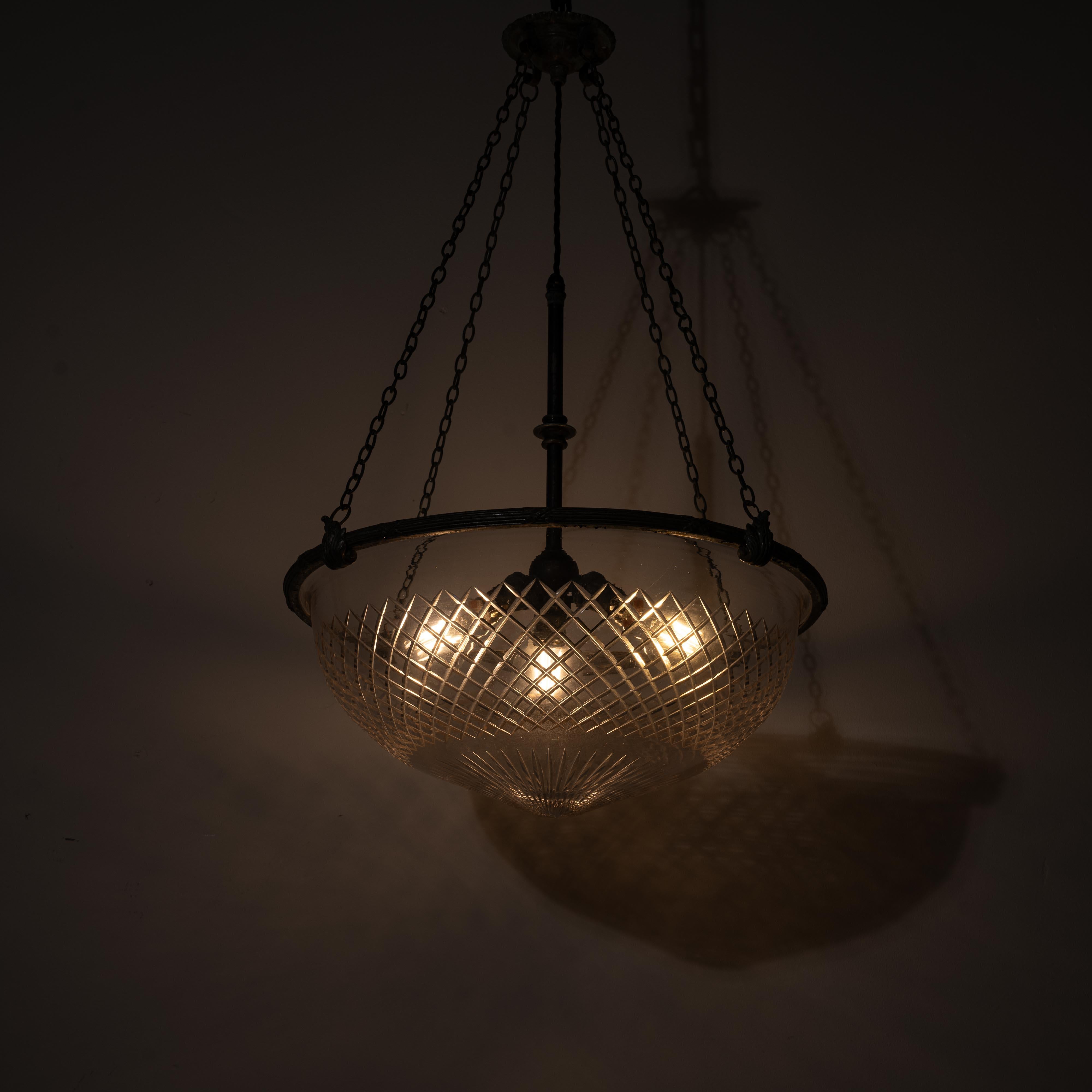 Grande Plafoniera inglese in vetro tagliato con finiture di qualità e Verdigris naturale in vendita 3