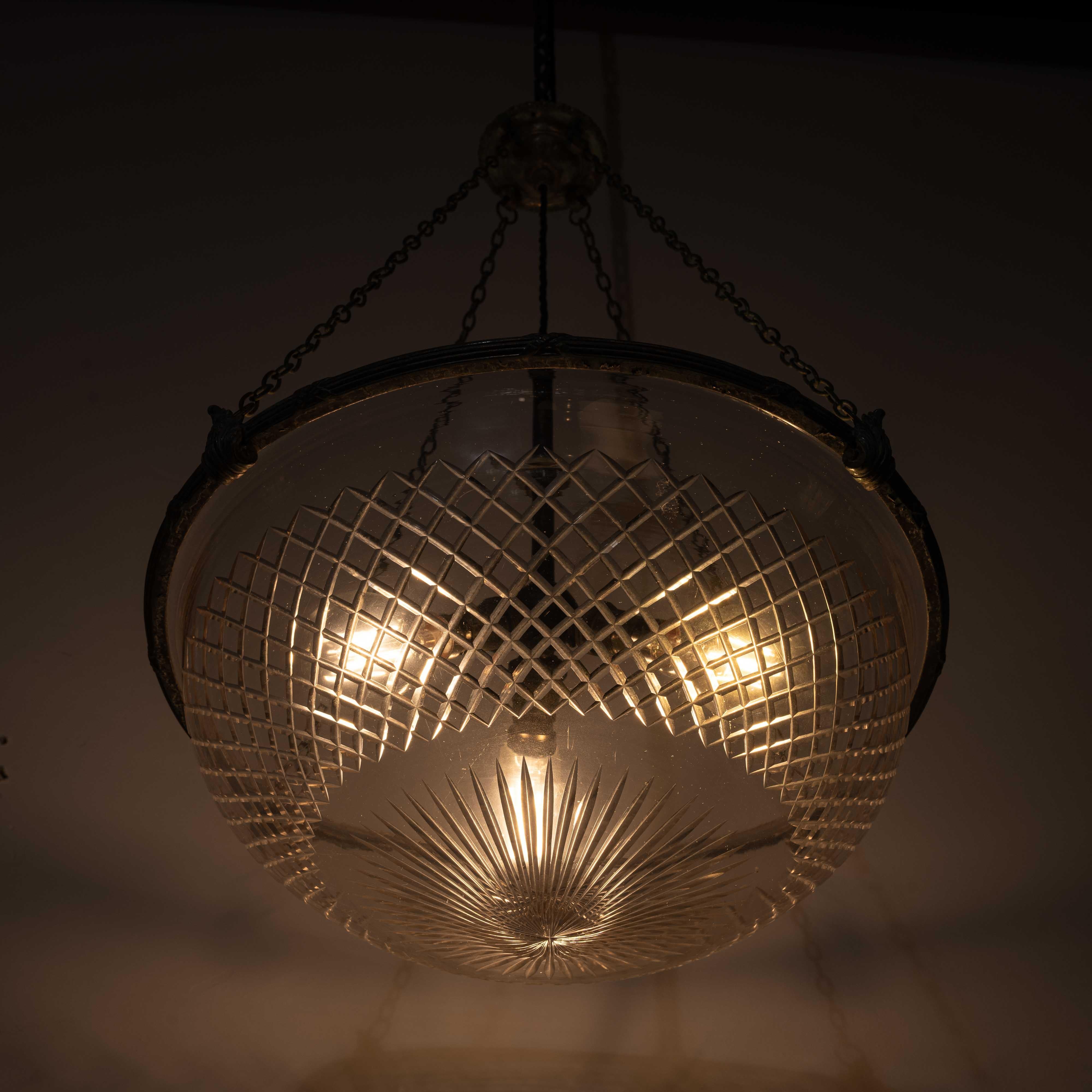 Grande Plafoniera inglese in vetro tagliato con finiture di qualità e Verdigris naturale in vendita 5