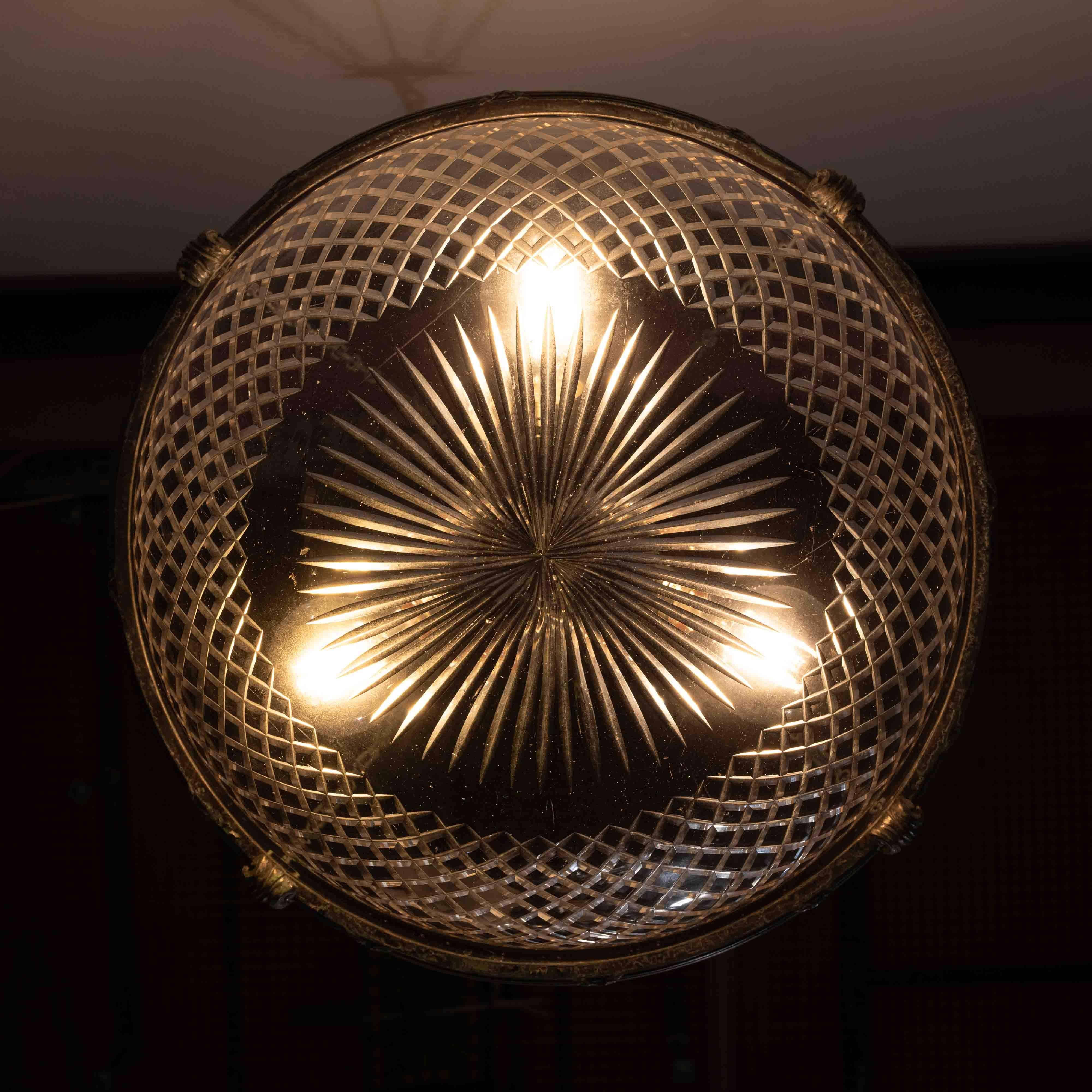 Grande Plafoniera inglese in vetro tagliato con finiture di qualità e Verdigris naturale in vendita 6