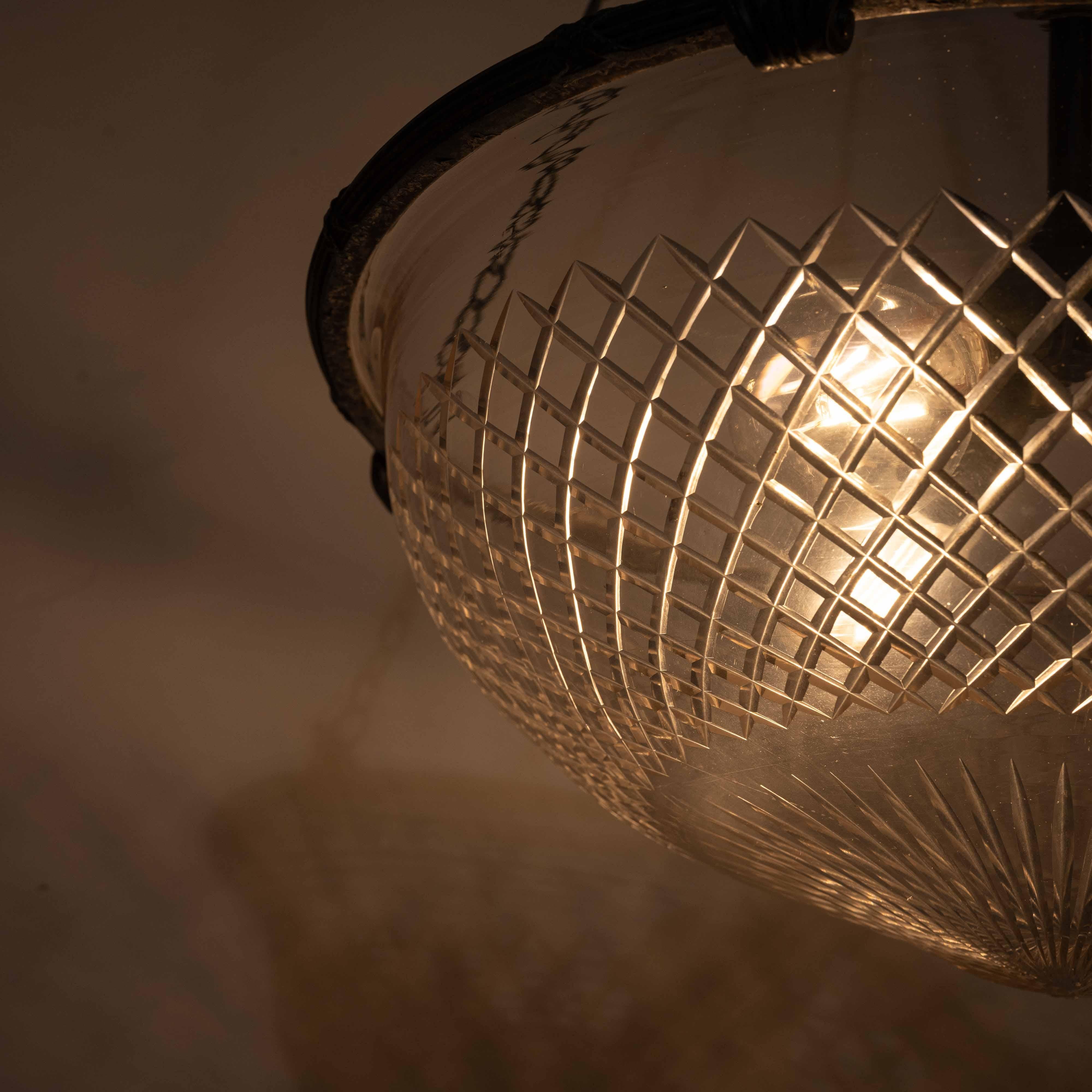 Grande Plafoniera inglese in vetro tagliato con finiture di qualità e Verdigris naturale in vendita 7