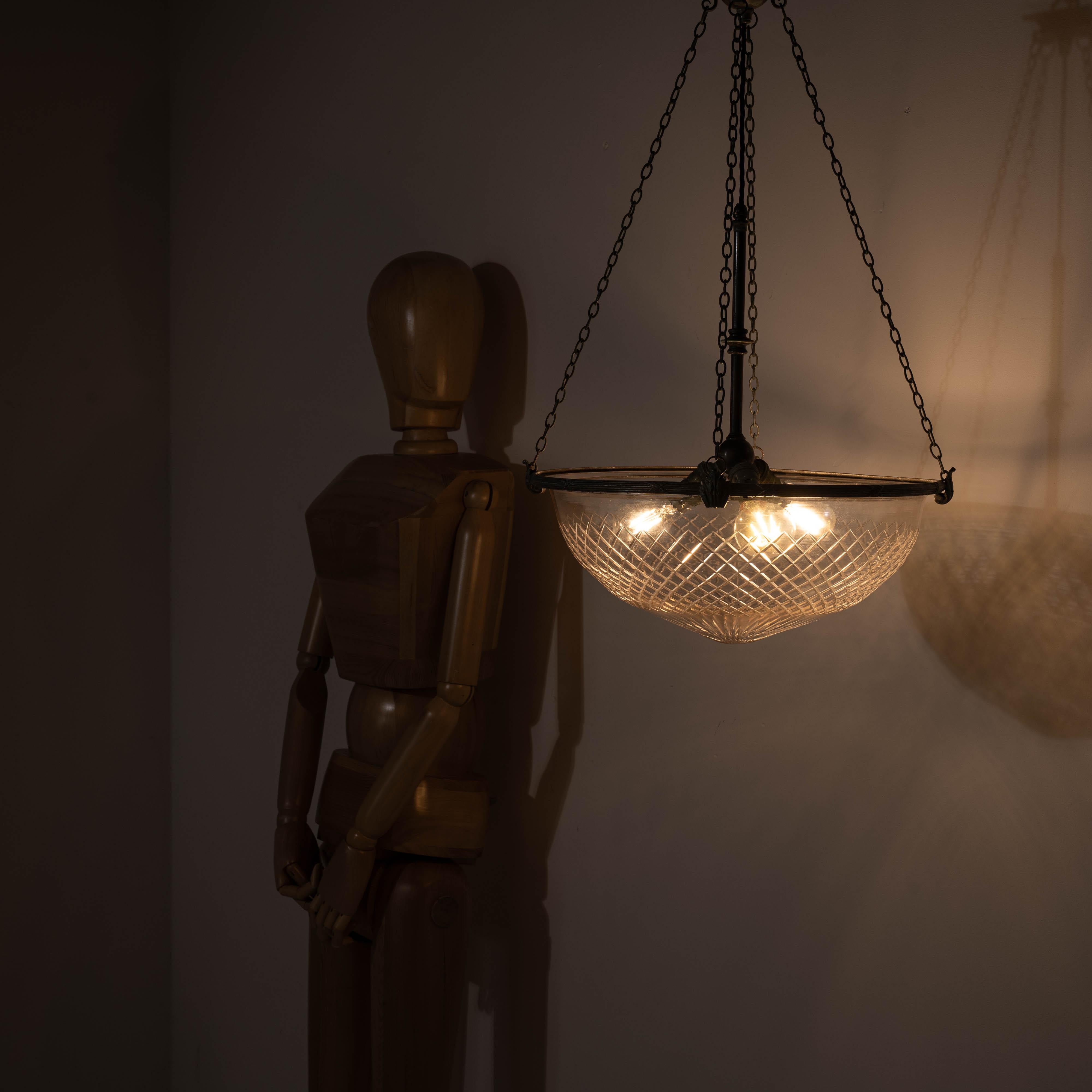 Grande Plafoniera inglese in vetro tagliato con finiture di qualità e Verdigris naturale in vendita 9