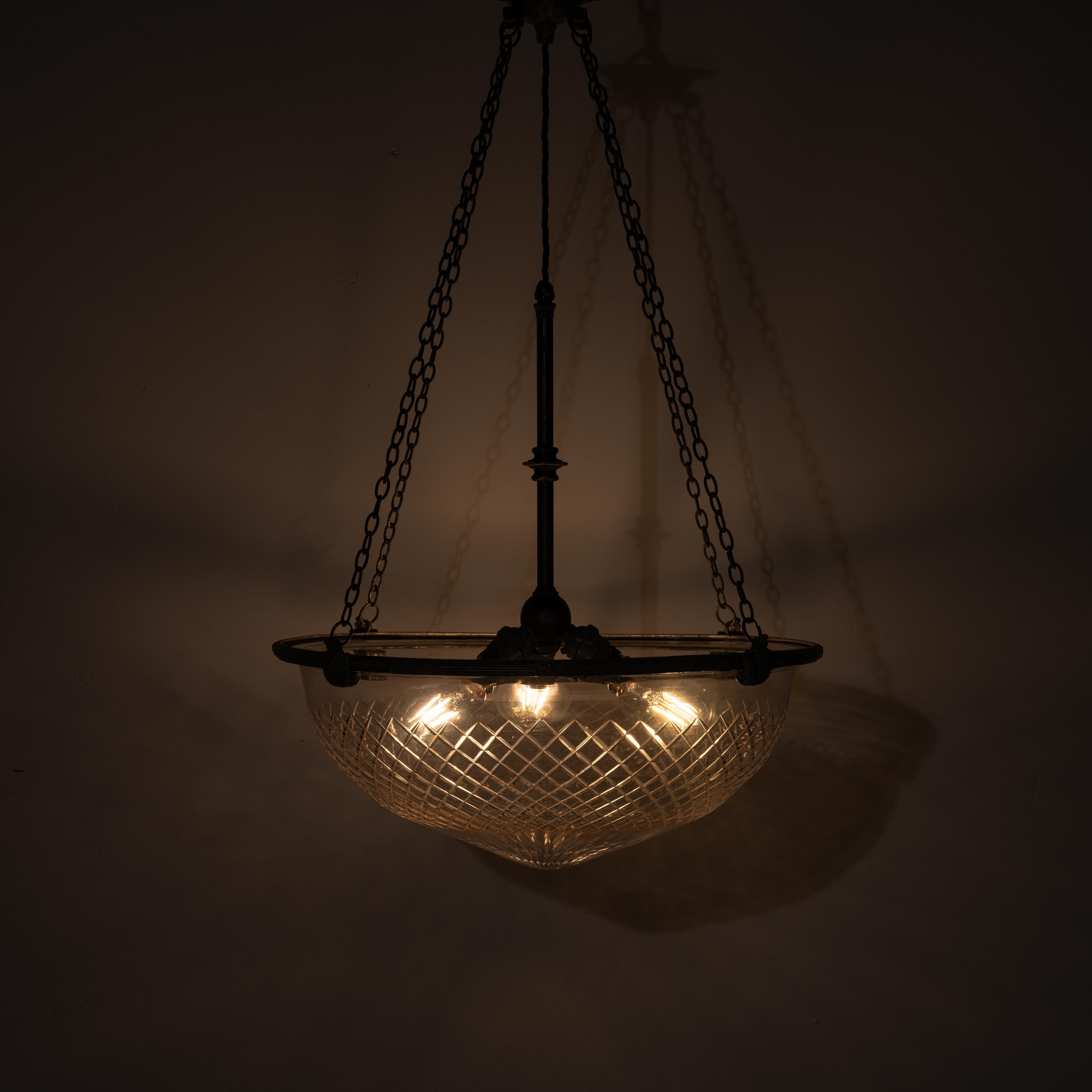 Art Nouveau Grande Plafoniera inglese in vetro tagliato con finiture di qualità e Verdigris naturale in vendita