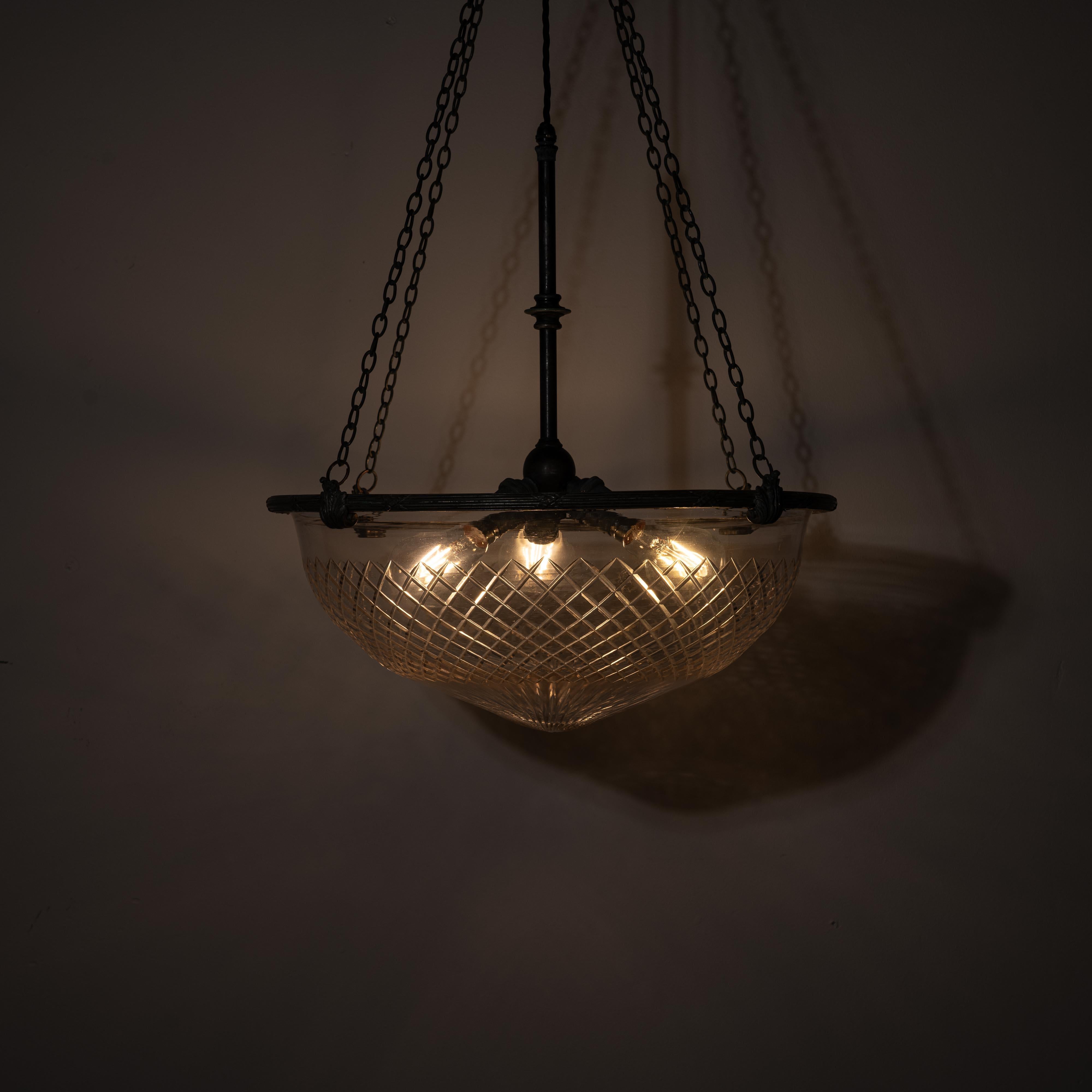 Calco Grande Plafoniera inglese in vetro tagliato con finiture di qualità e Verdigris naturale in vendita