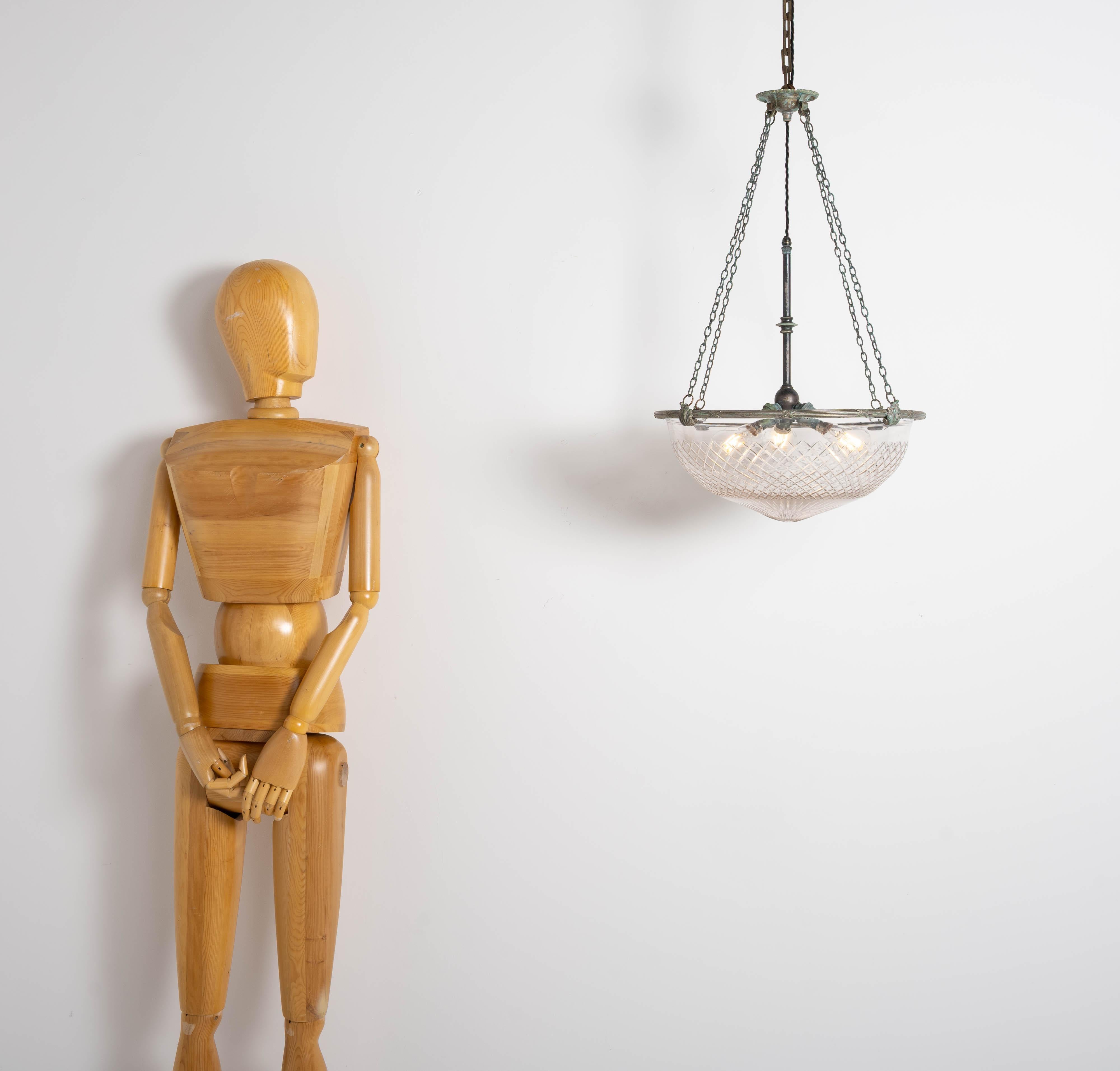 Grande Plafoniera inglese in vetro tagliato con finiture di qualità e Verdigris naturale in vendita 1