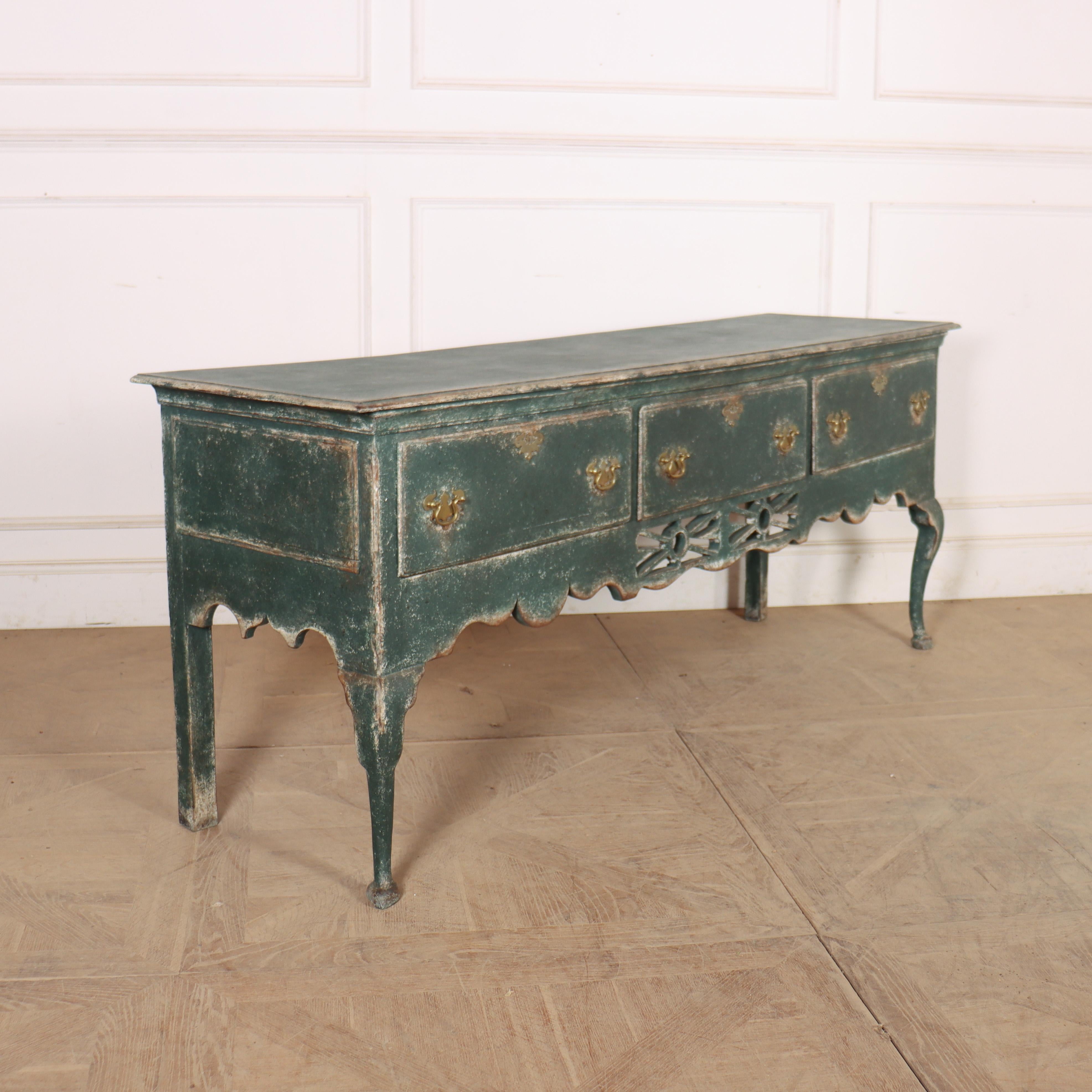 Large English Dresser Base en venta 3
