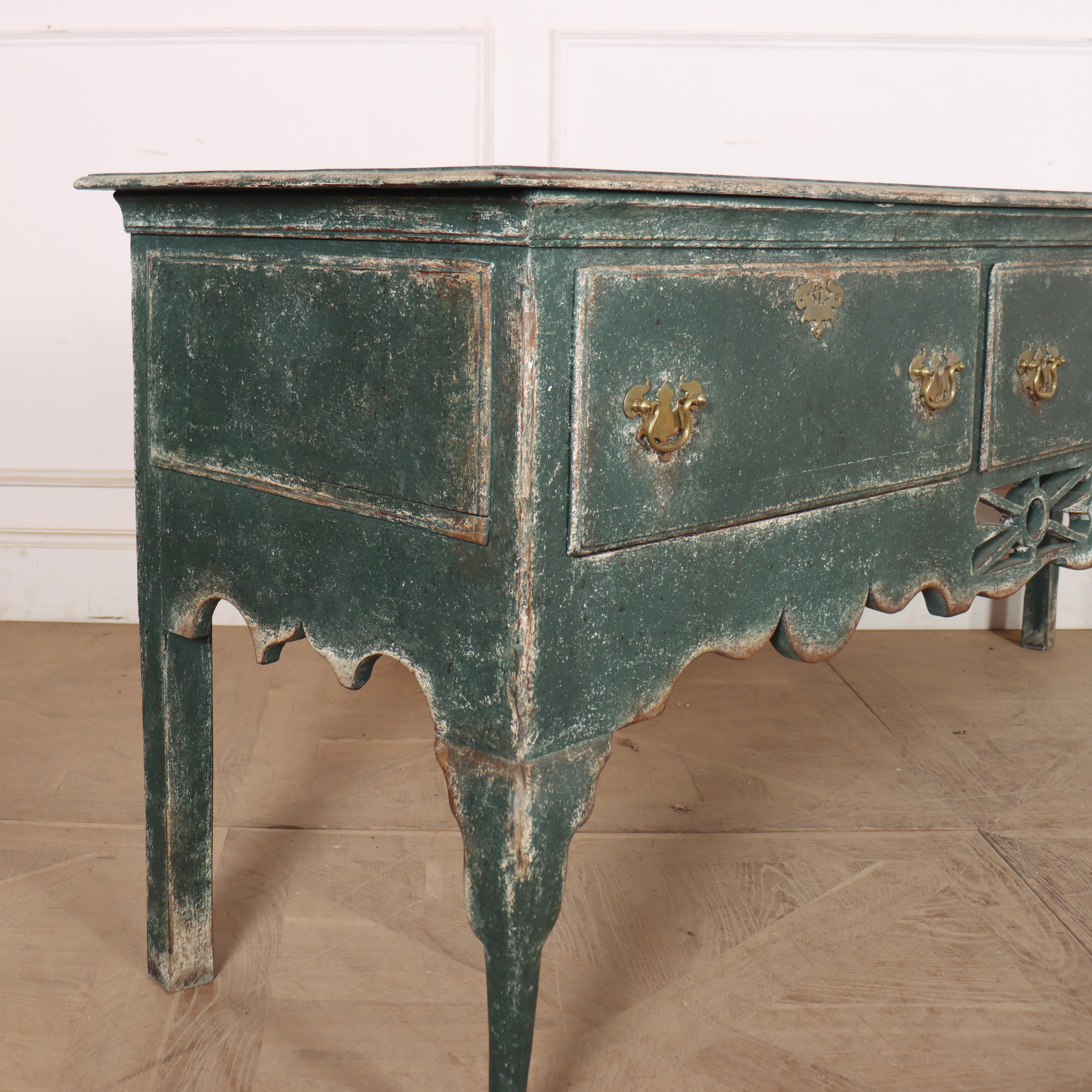 Large English Dresser Base en venta 4