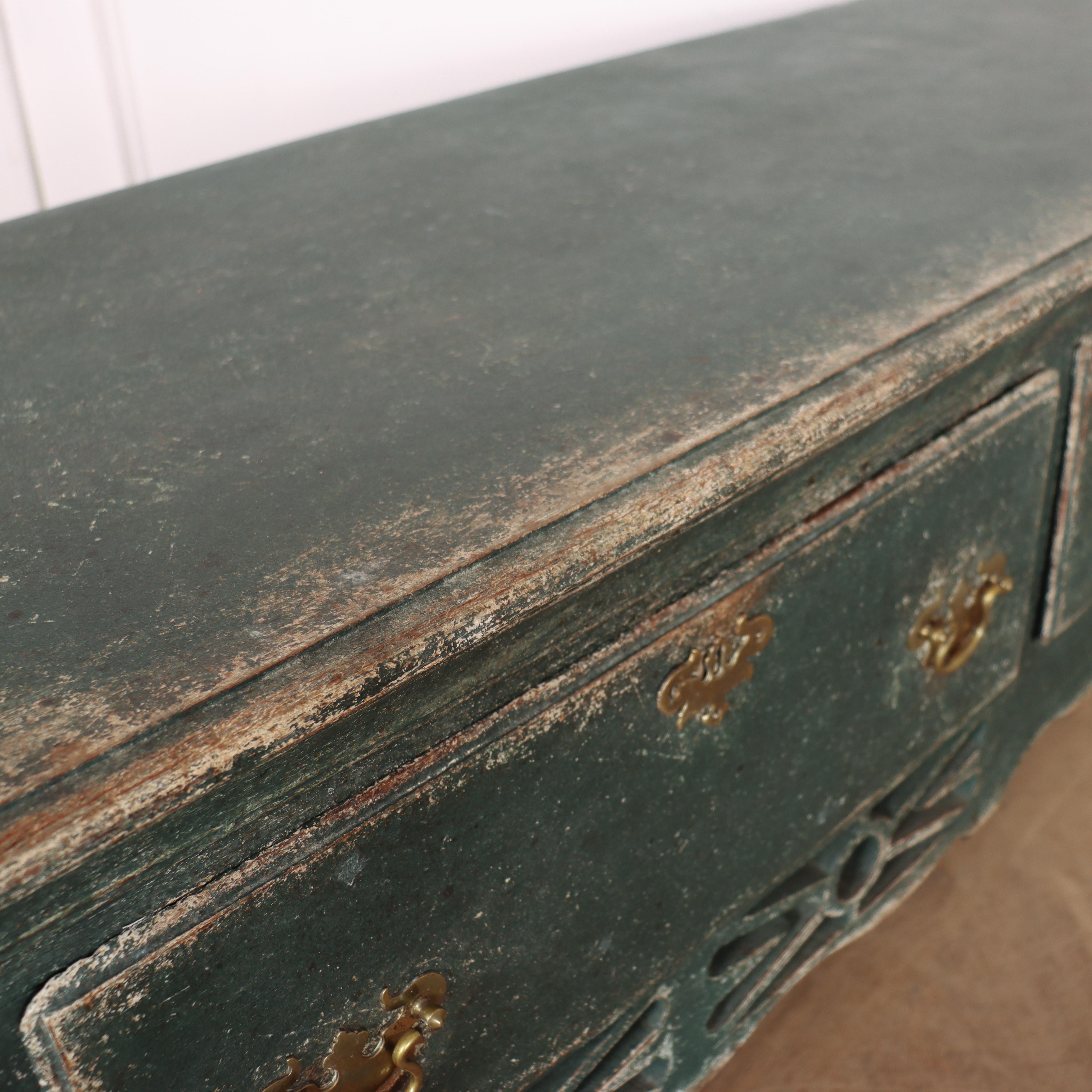 Large English Dresser Base en venta 9