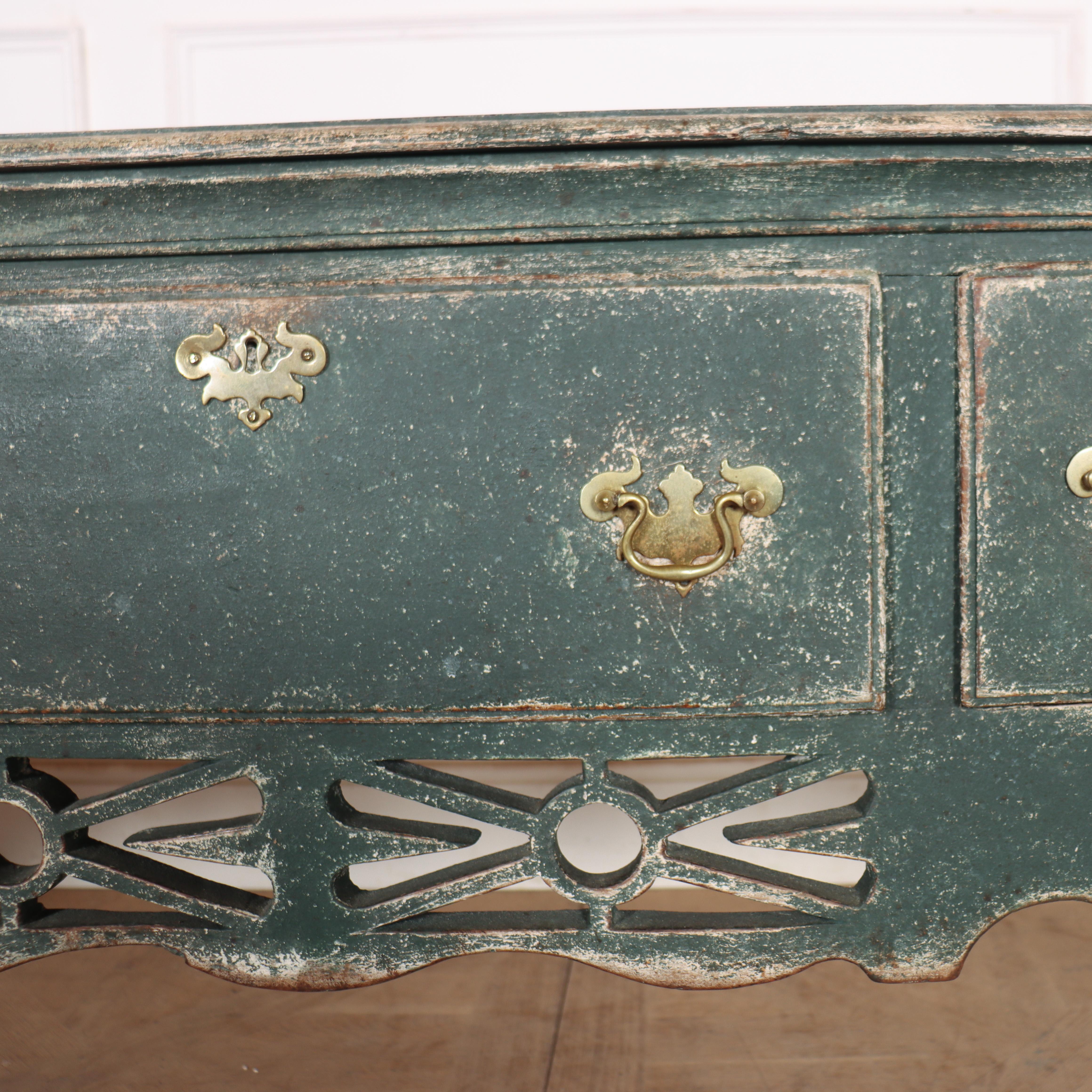 Large English Dresser Base en venta 2
