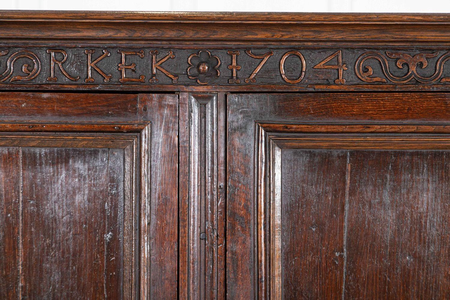 circa 1704
Grande armadio nuziale inglese del primo Settecento in Oak intagliato
Un esempio eccezionale
sku 2011
W150 x D51 x H168 cm
Peso 98Kg