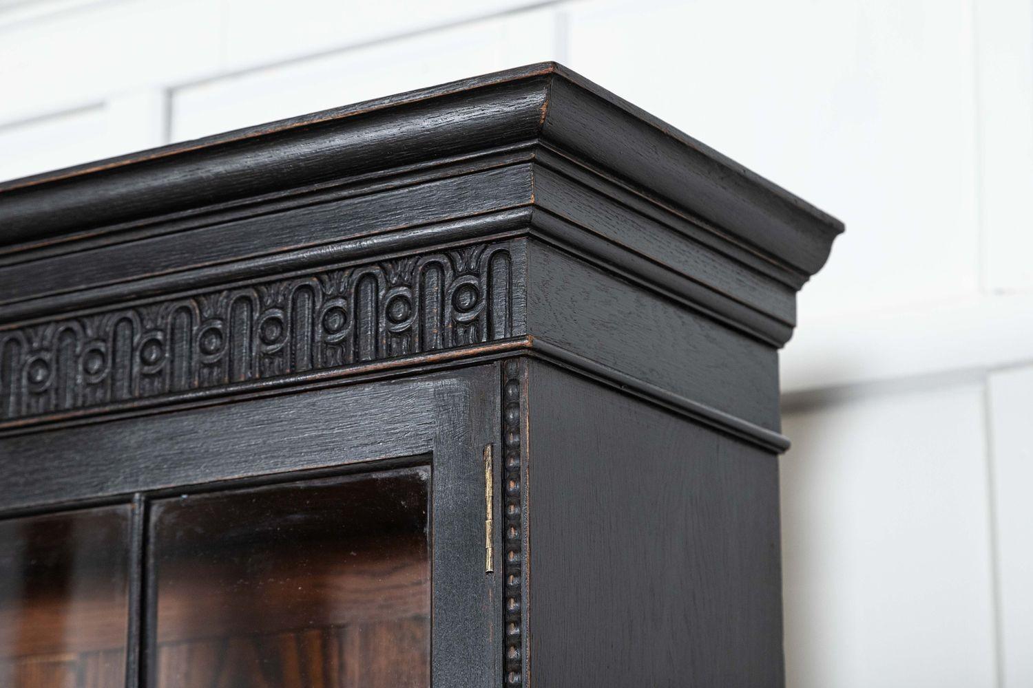 Grande armadio inglese in rovere ebanizzato Waring & Gillows in vendita 1