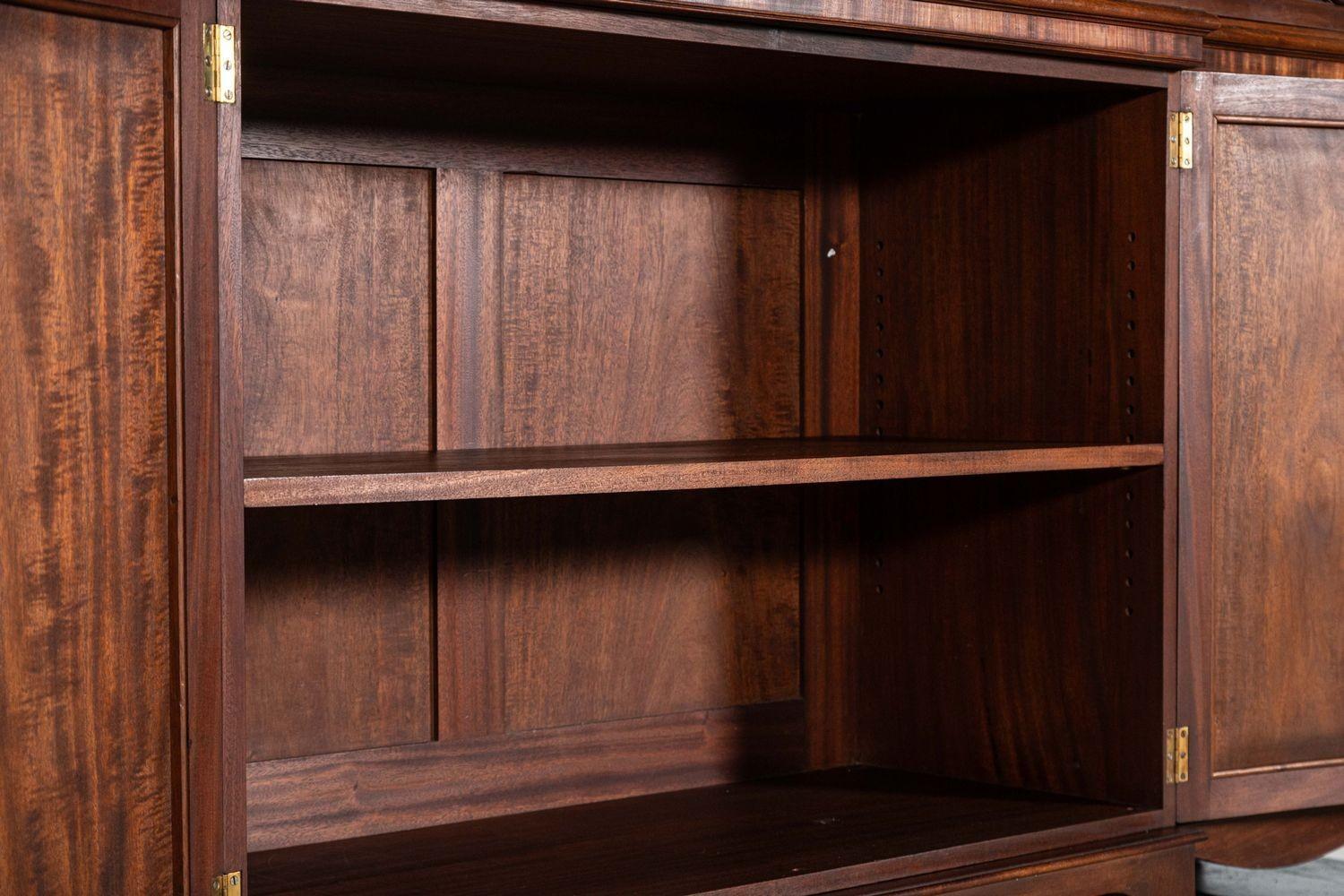 Grande libreria a parete in mogano a fiamma inglese in vendita 12