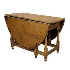Large English George I Painted Gate Leg Drop-Leaf Table, circa 1720