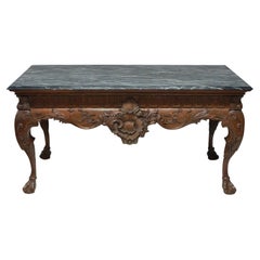 Grande table centrale anglaise de style George II en acajou sculpté