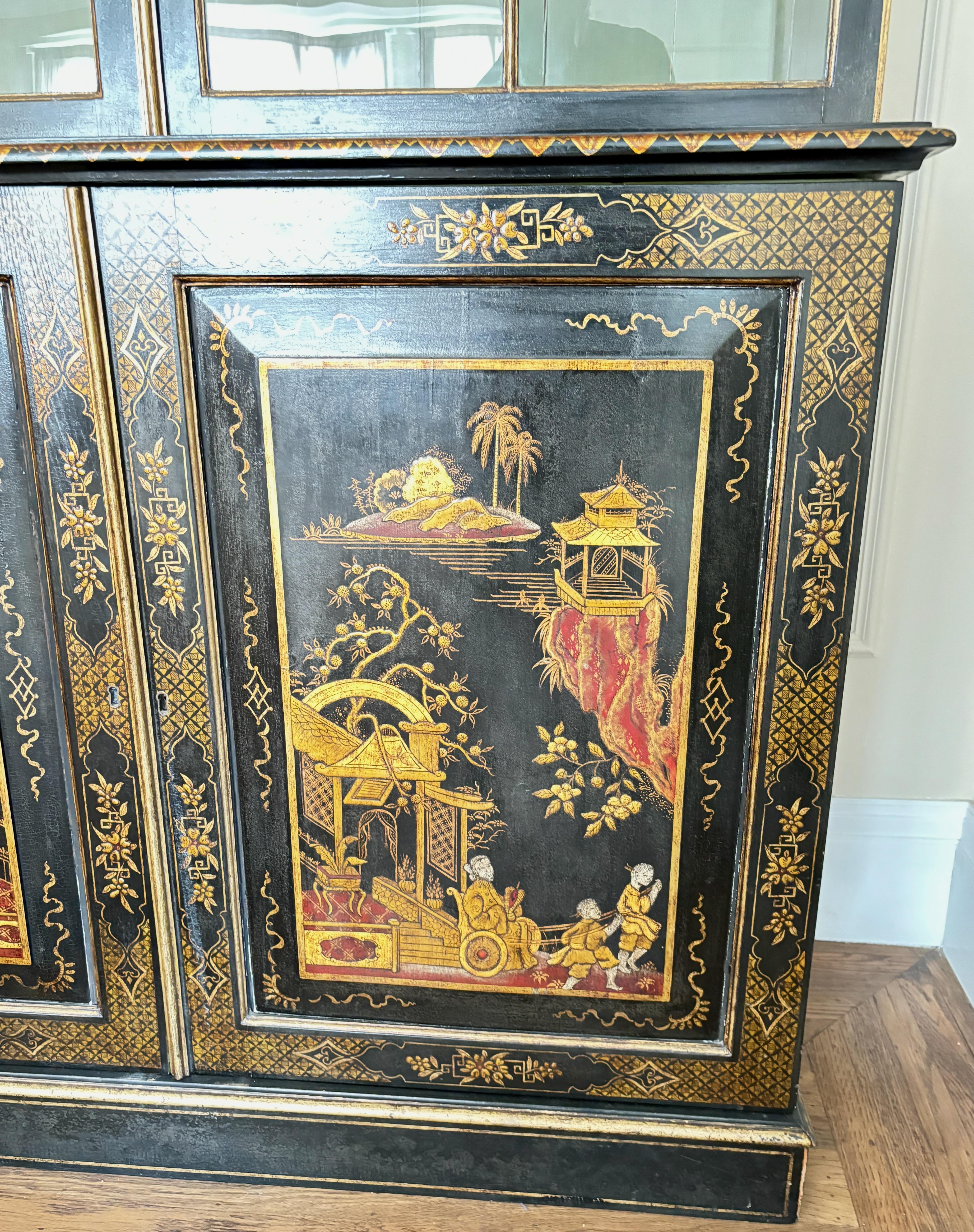 George III anglais, grand modèle en japannage  / Armoire bibliothèque de façade Chinoiserie en vente 1