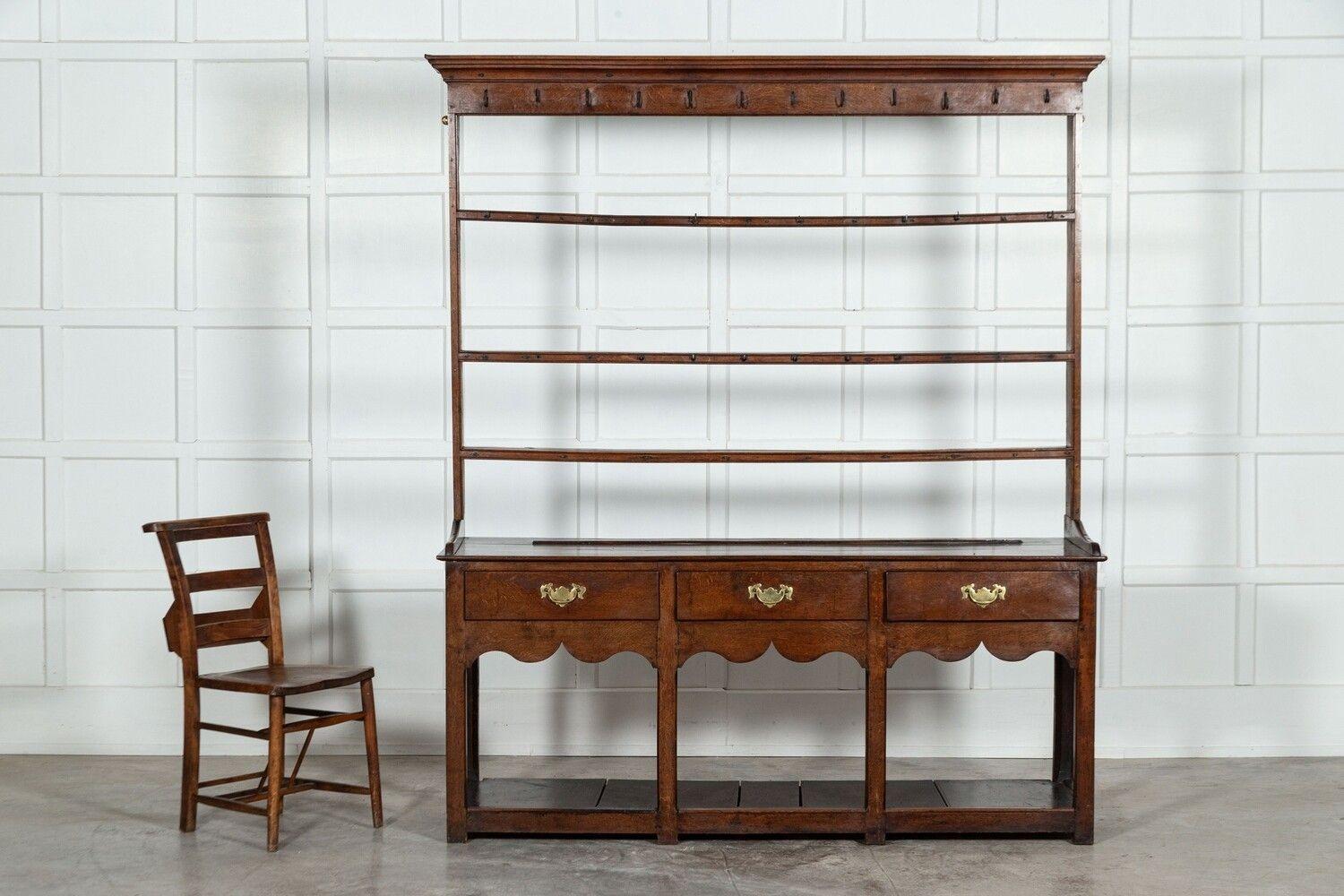 Large English George III Oak Dresser In Good Condition For Sale In Staffordshire, GB