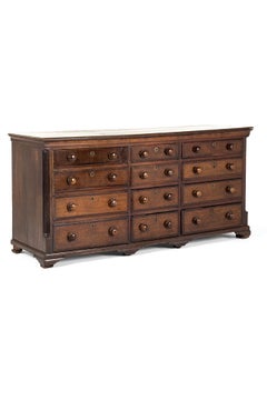 Grande cassettiera in stile georgiano inglese con cassetti capienti, realizzata in Oak