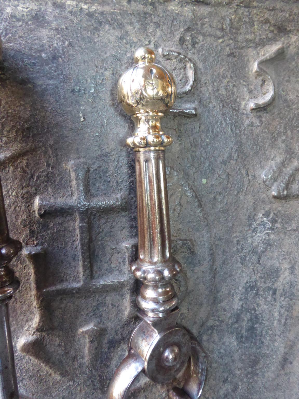 Grand ensemble d'outils de cheminée ou de fers à repasser anglais de style géorgien:: 19e siècle en vente 6