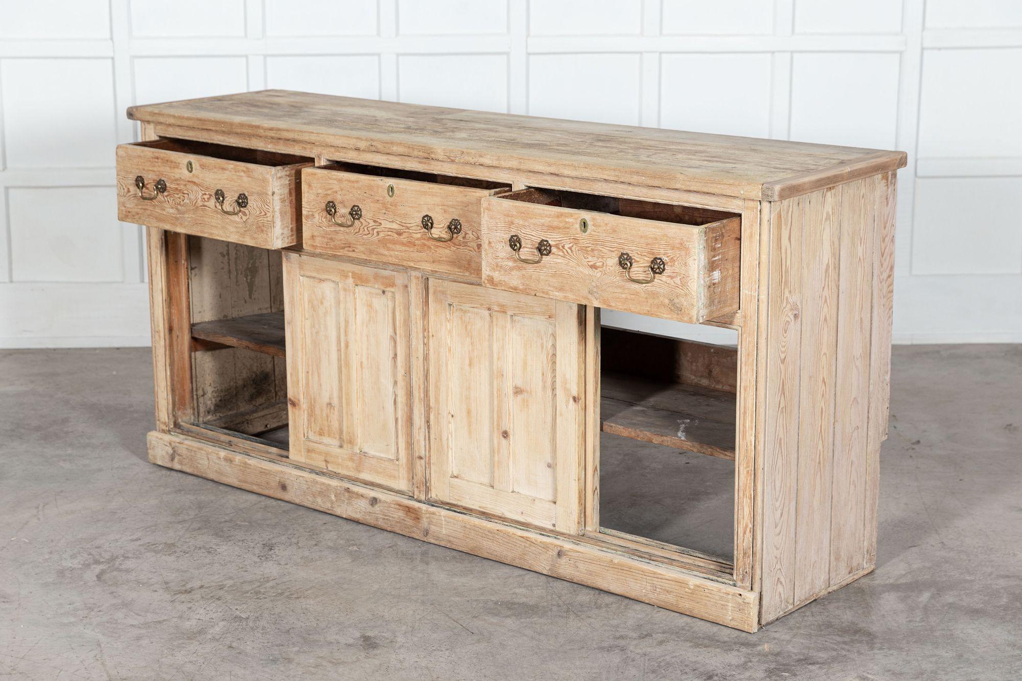 Large English Georgian Pine Dresser Base In Good Condition In Staffordshire, GB