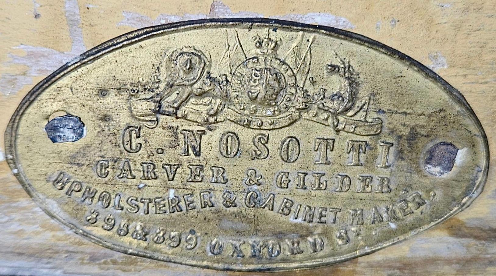 Grand miroir convexe à œil de bœuf en bois doré anglais, par Charles Nosotti Bon état - En vente à Bradenton, FL