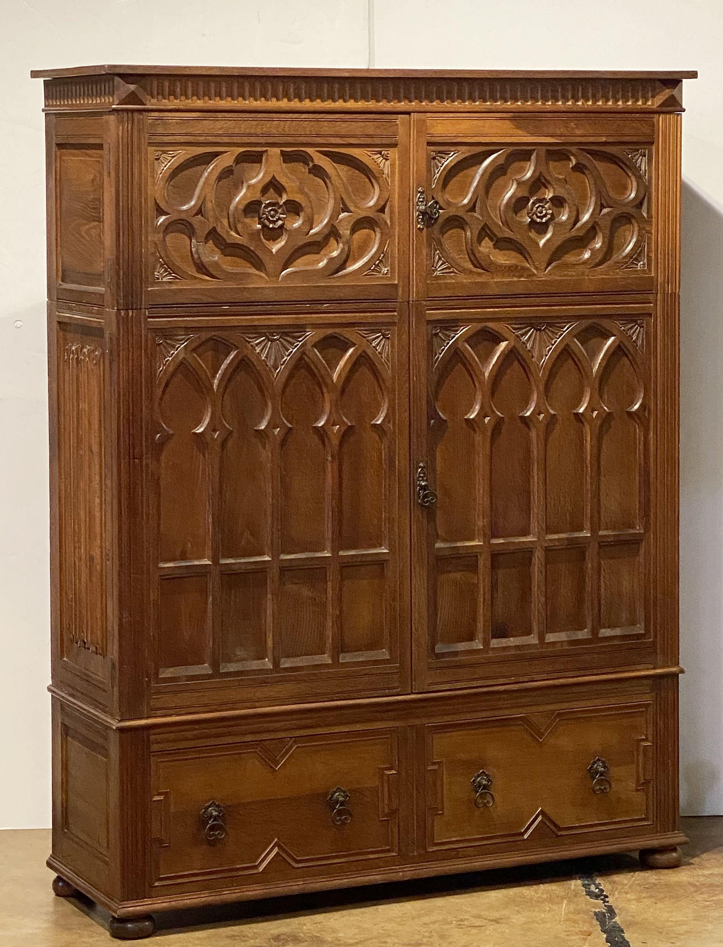 Large English Historical Housekeeper's Cabinet or Cupboard of Oak 8