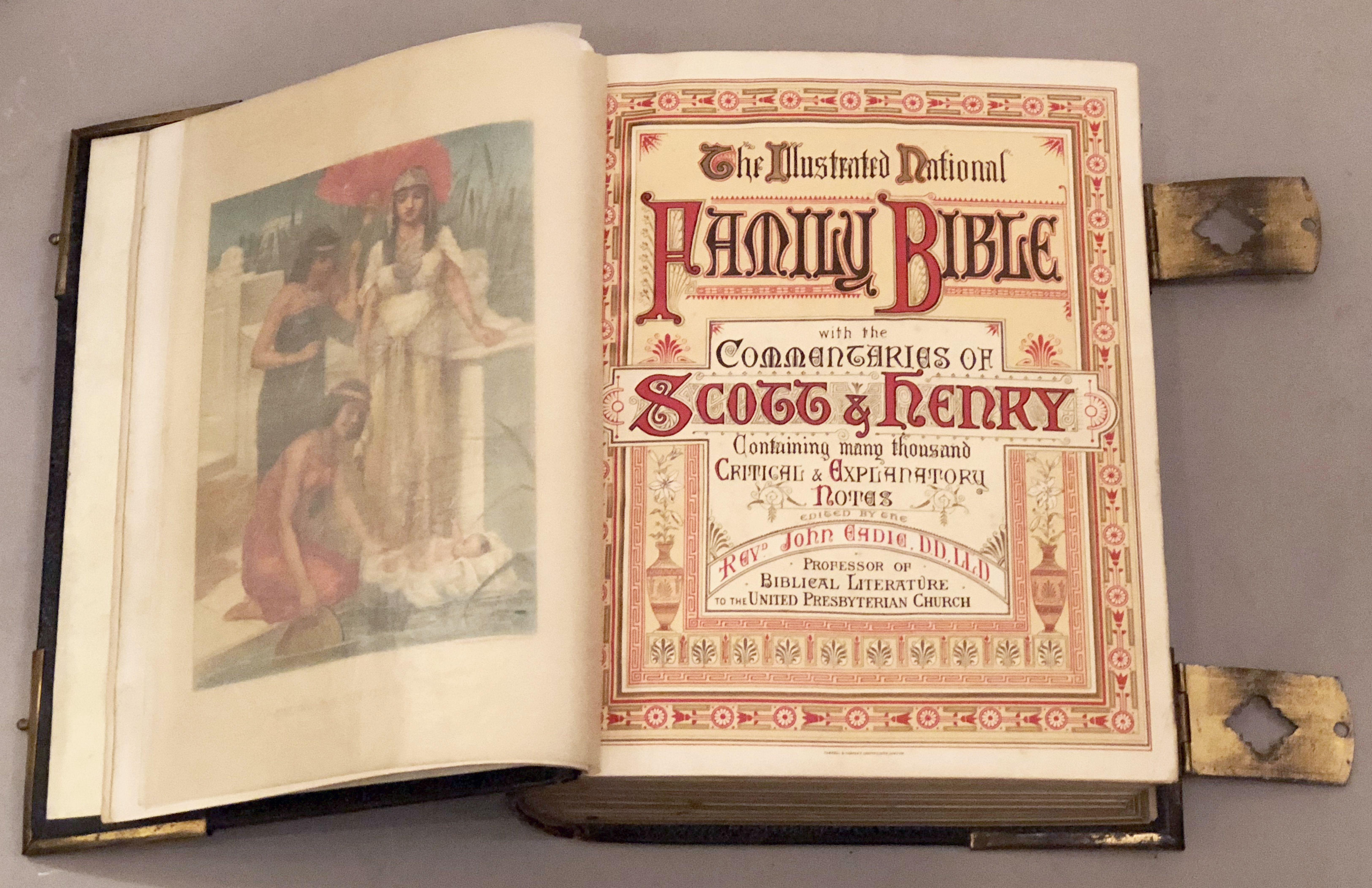 Grande Bible anglaise avec fermoirs du 19ème siècle 5