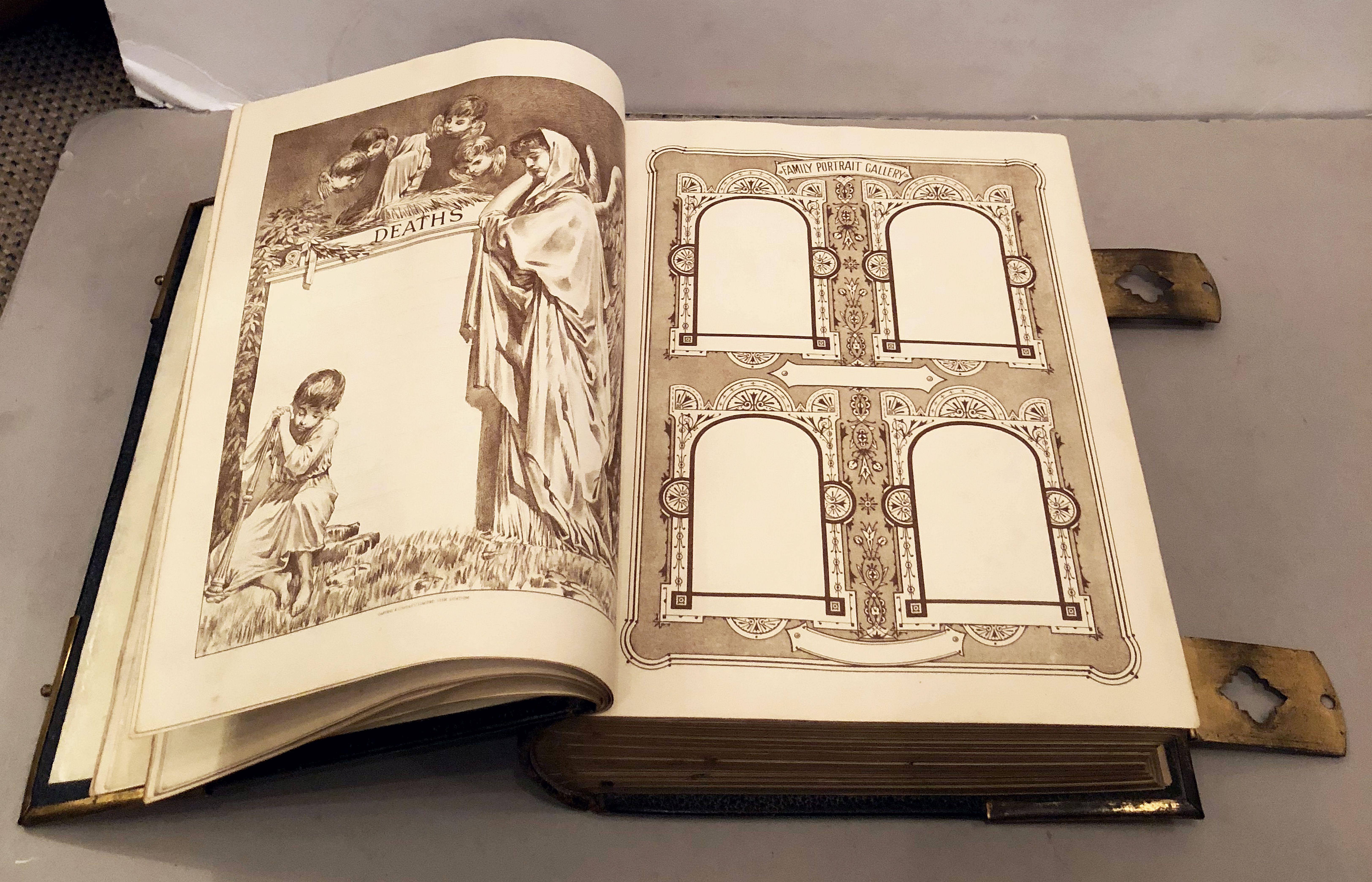 Grande Bible anglaise avec fermoirs du 19ème siècle 7