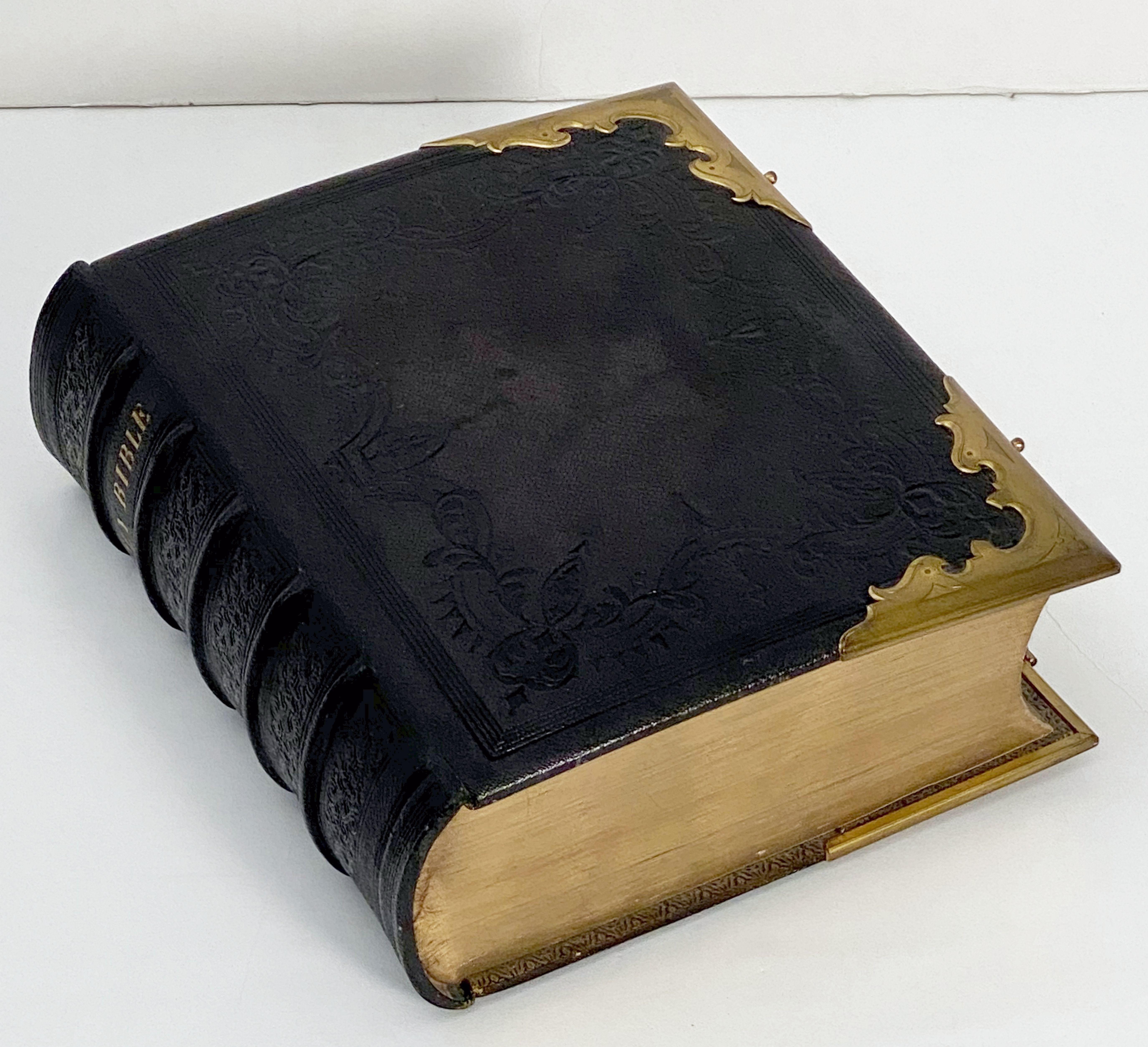 Large English Holy Bible with Clasps from the 19th Century 12