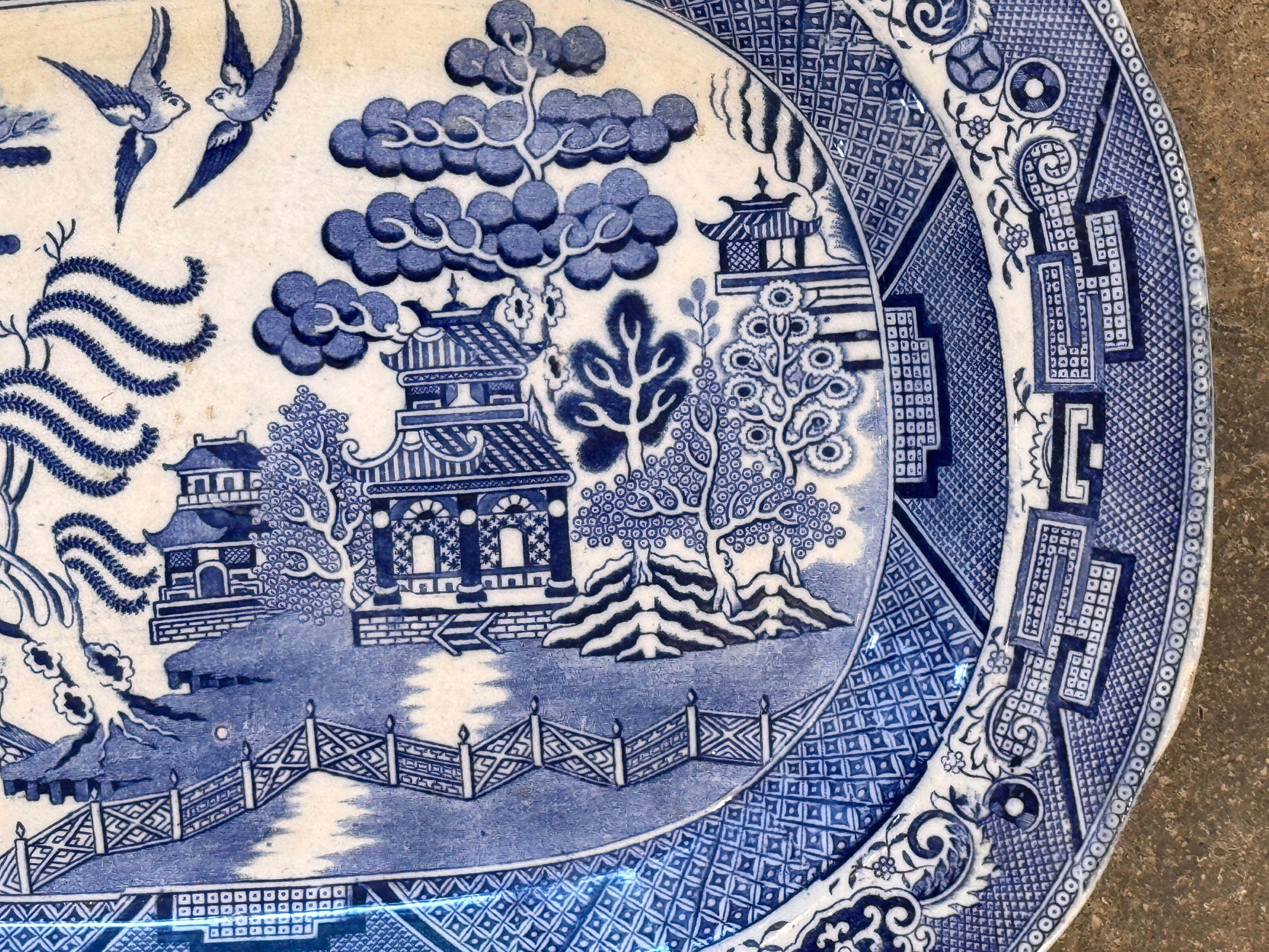 Large English Ironstone Platter With Blue Willow Pattern In Good Condition For Sale In Charlottesville, VA