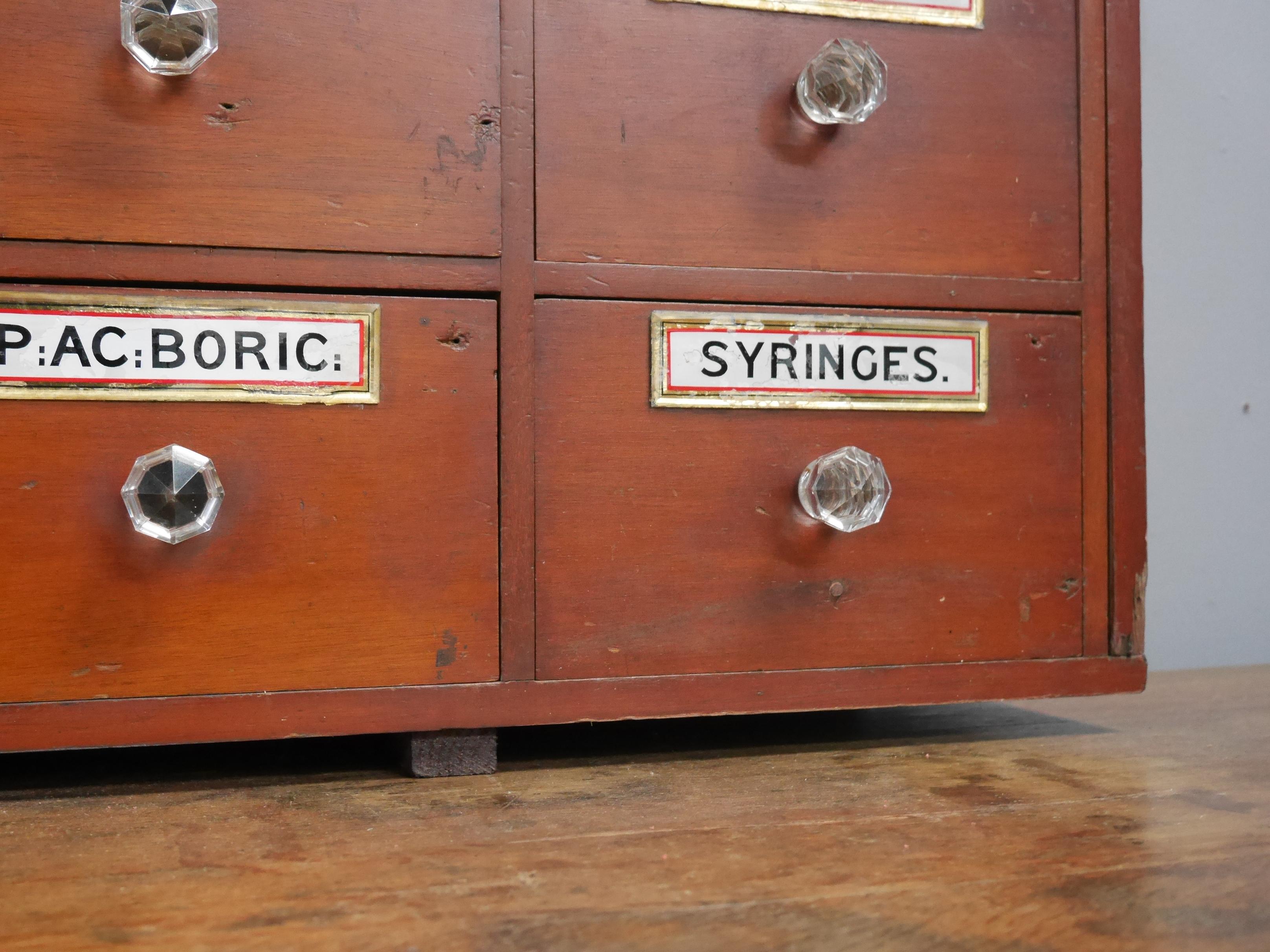 Grands tiroirs d'apothicaire anglais en acajou, vers 1890 en vente 1