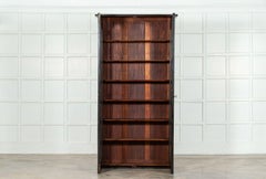 Grande bibliothèque / vitrine anglaise en acajou émaillé