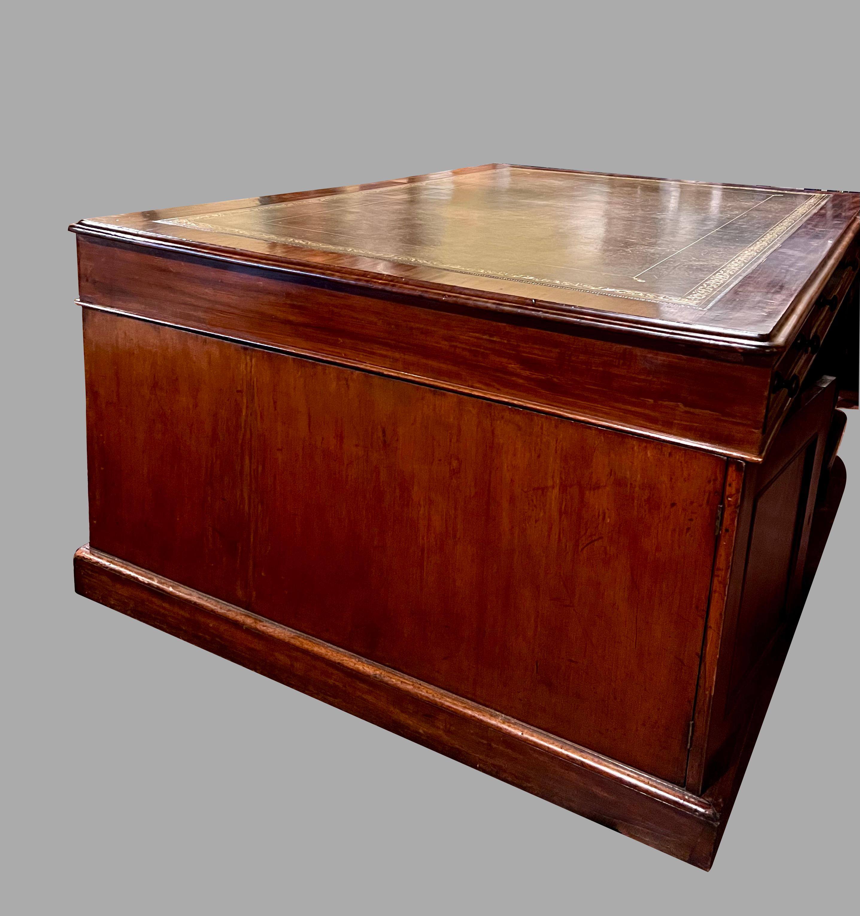 Large English Mahogany Partners Desk with Gilt-Tooled Brown Leather Top In Good Condition In San Francisco, CA