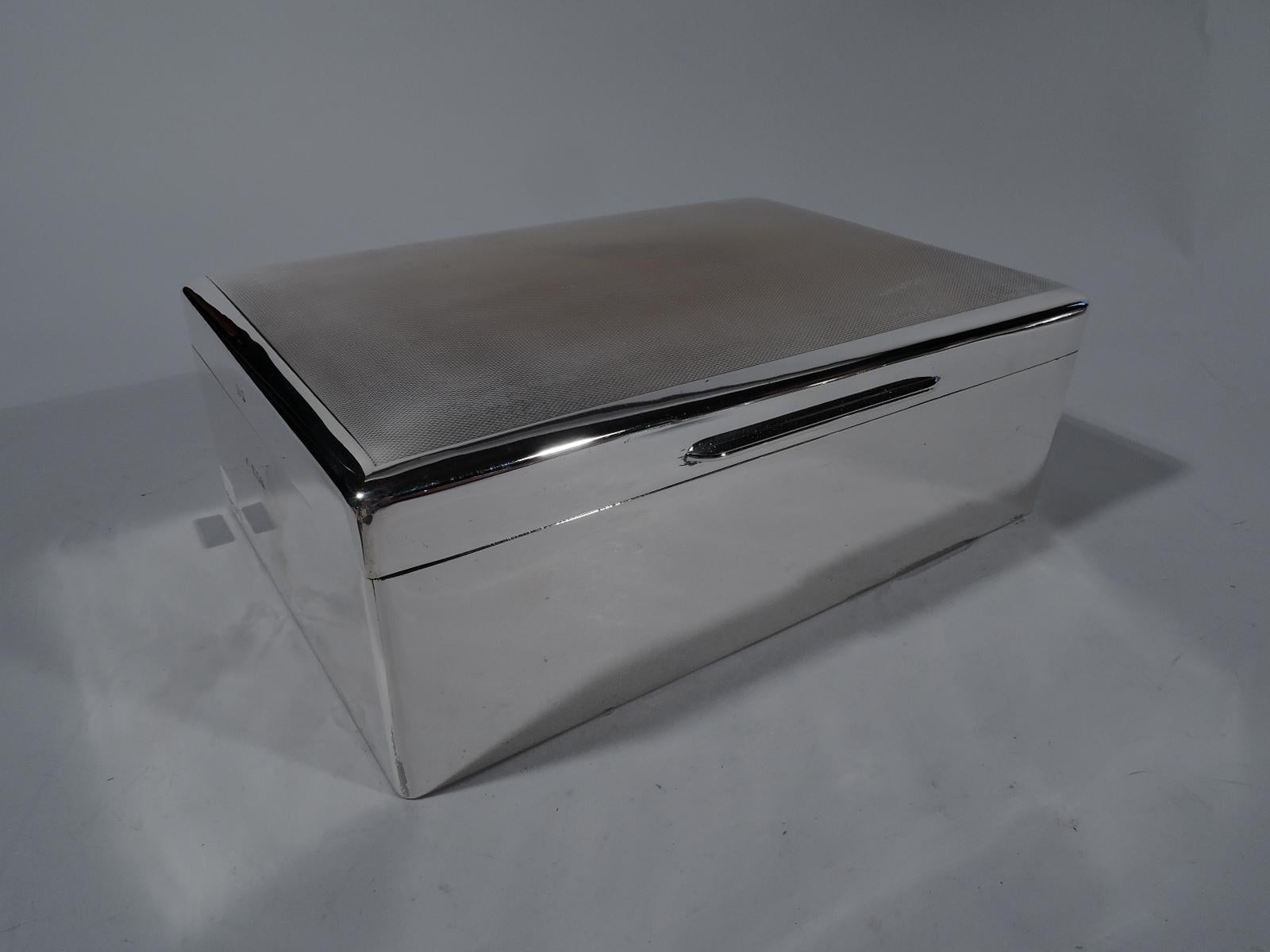 Large English Modern Sterling Silver Box In Excellent Condition In New York, NY