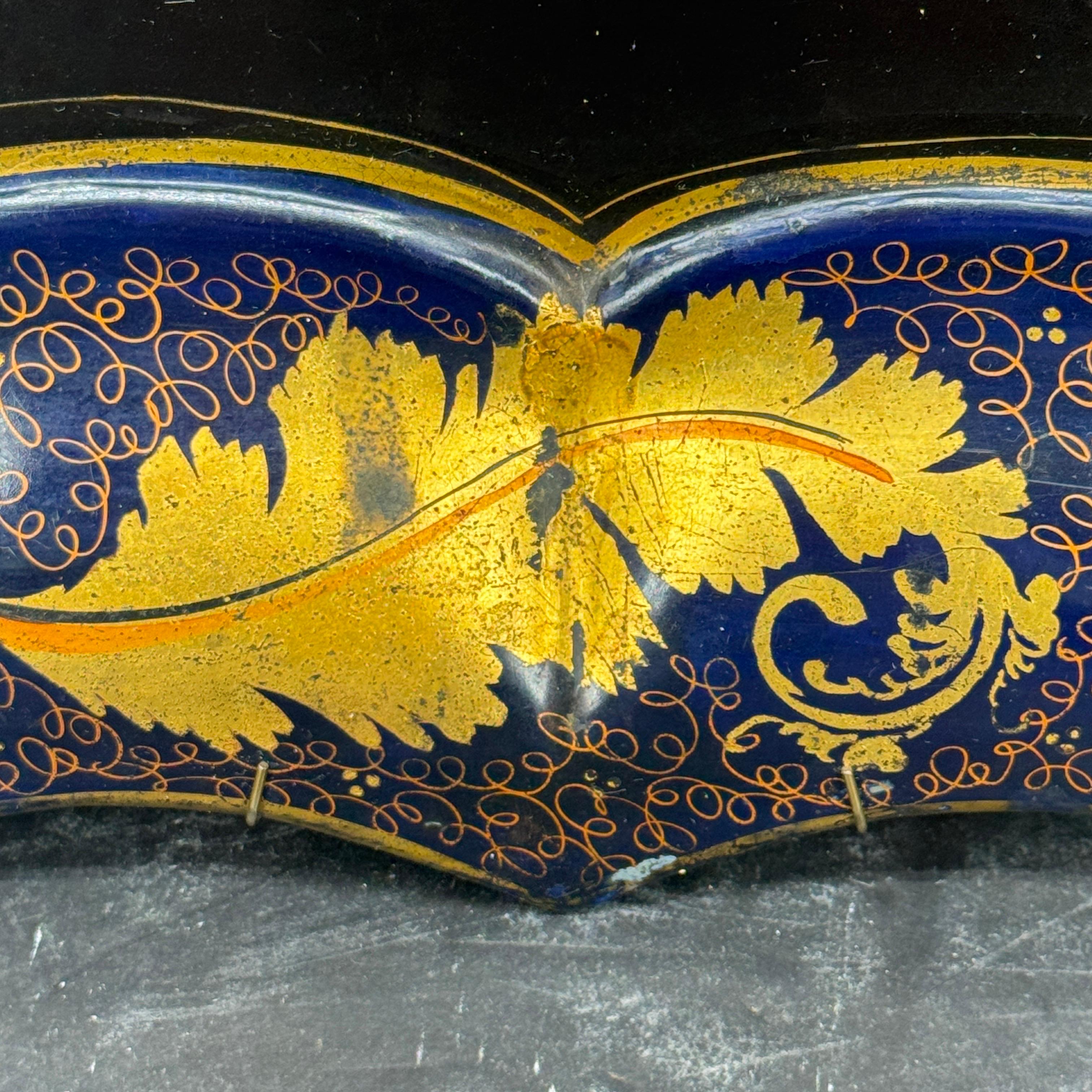 Large English Monogrammed M Painted Tole Serving Tray For Sale 1
