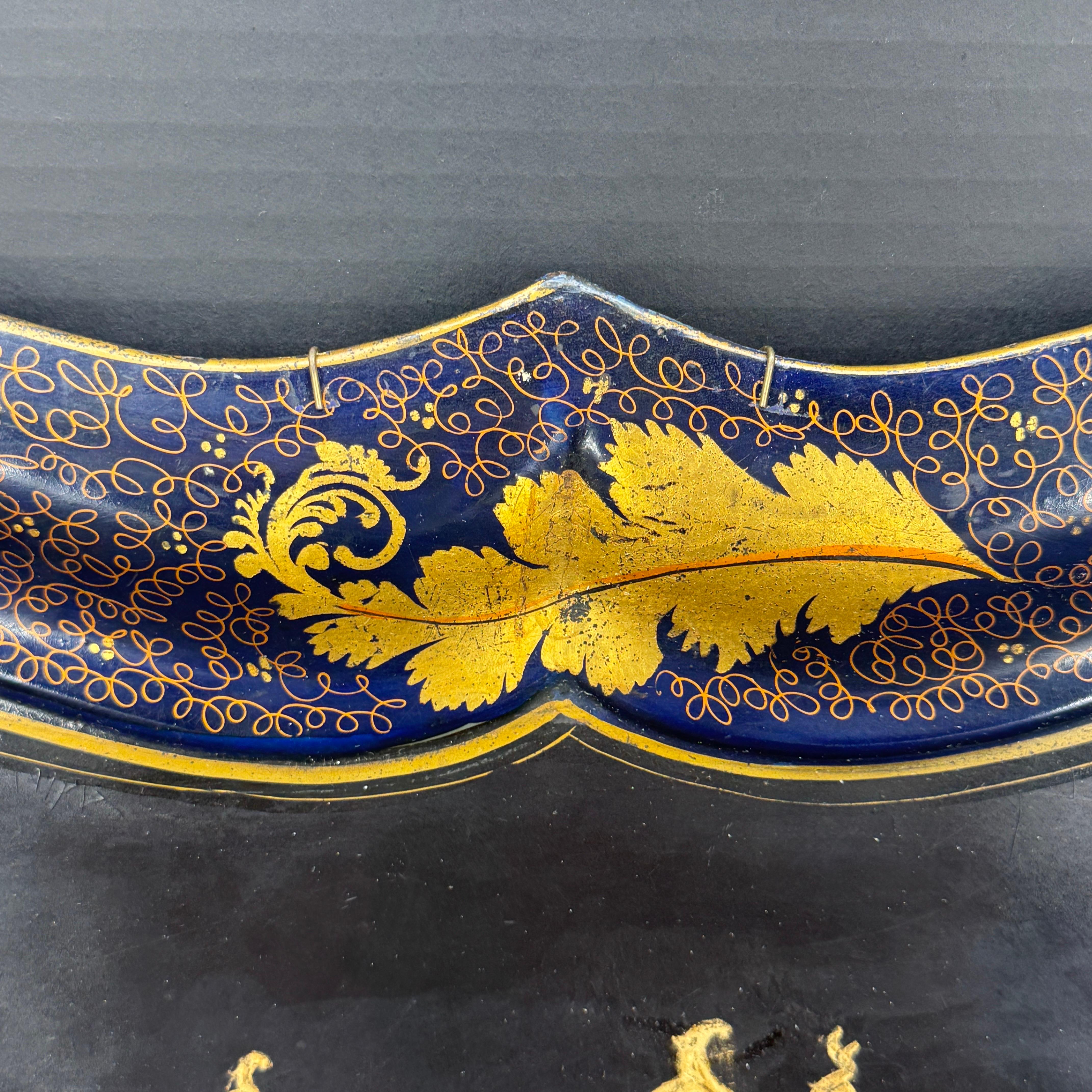Large English Monogrammed M Painted Tole Serving Tray For Sale 3