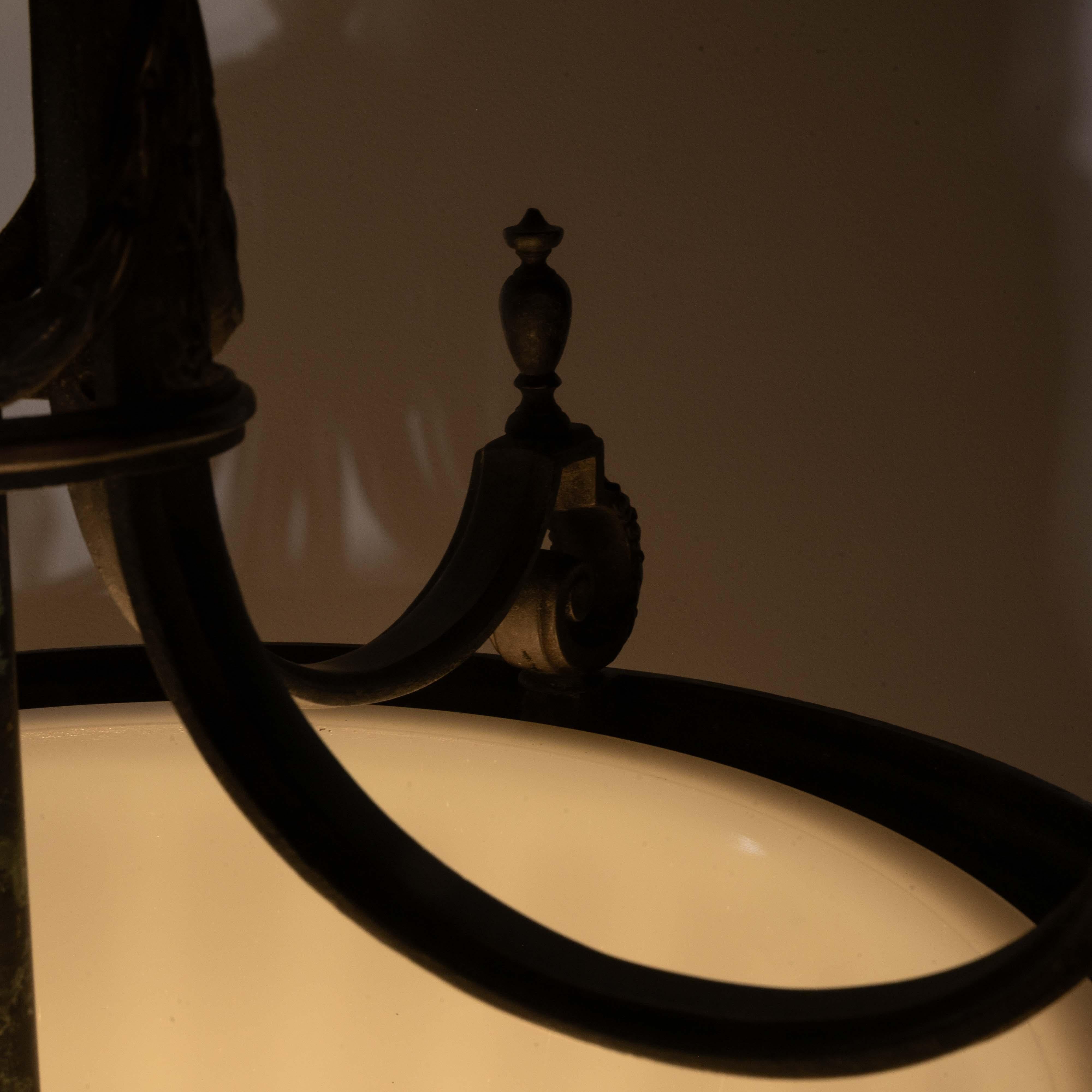 Grande placca di vetro inglese con pietra di luna incastonata in una cornice di bronzo fuso di alta qualità in vendita 4