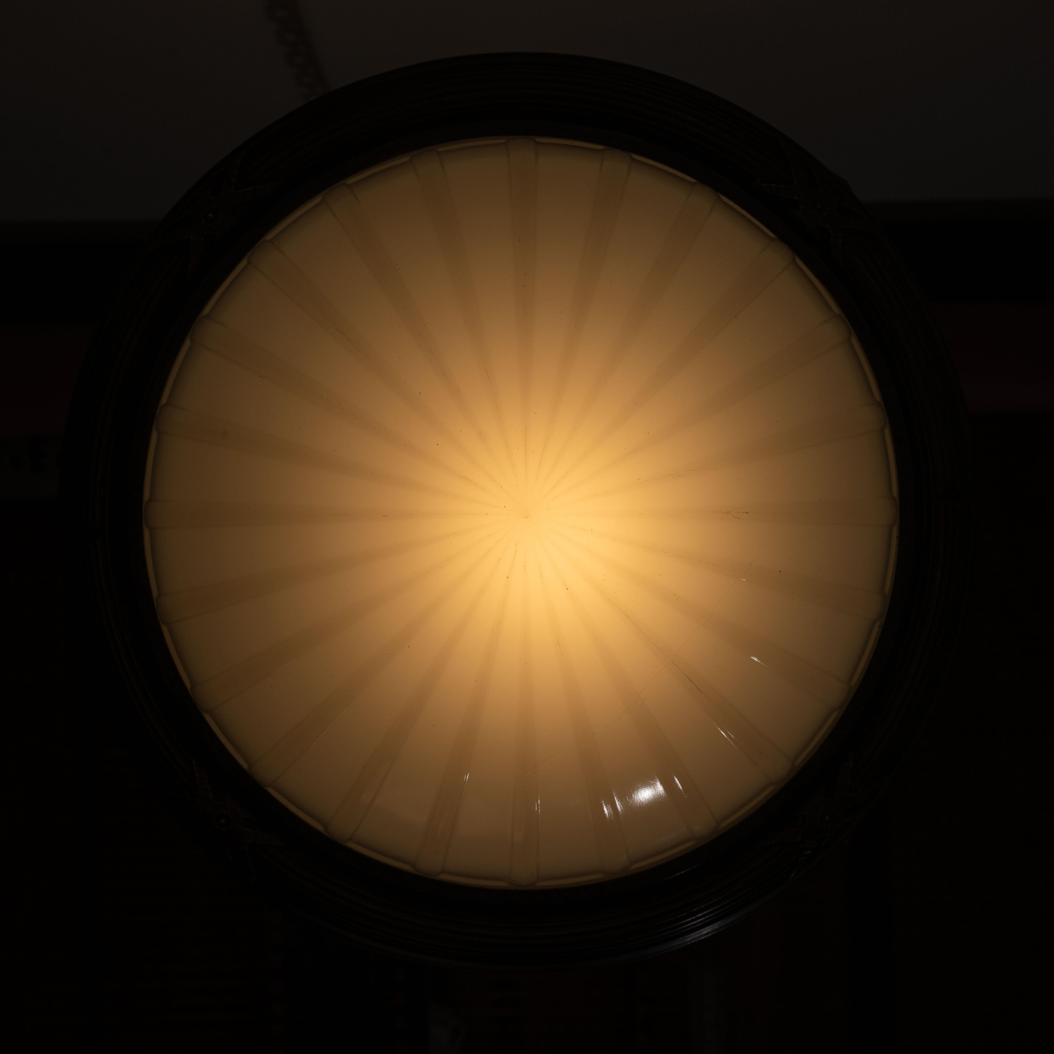 Grande placca di vetro inglese con pietra di luna incastonata in una cornice di bronzo fuso di alta qualità in vendita 10