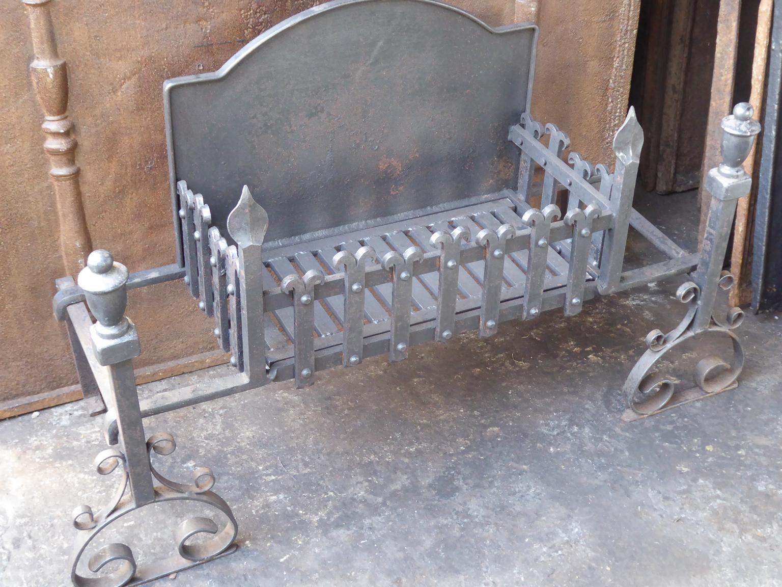 Large English Neo Gothic Fireplace Grate, Fire Grate In Good Condition In Amerongen, NL