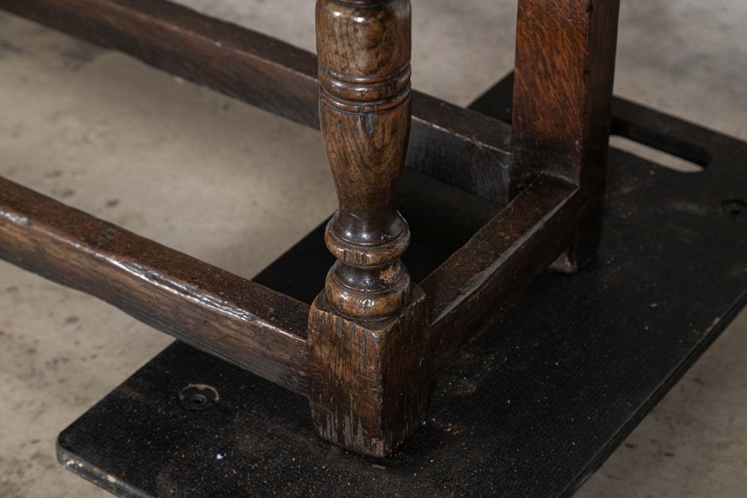 Grande bibliothèque anglaise émaillée de style Charles II en vente 9