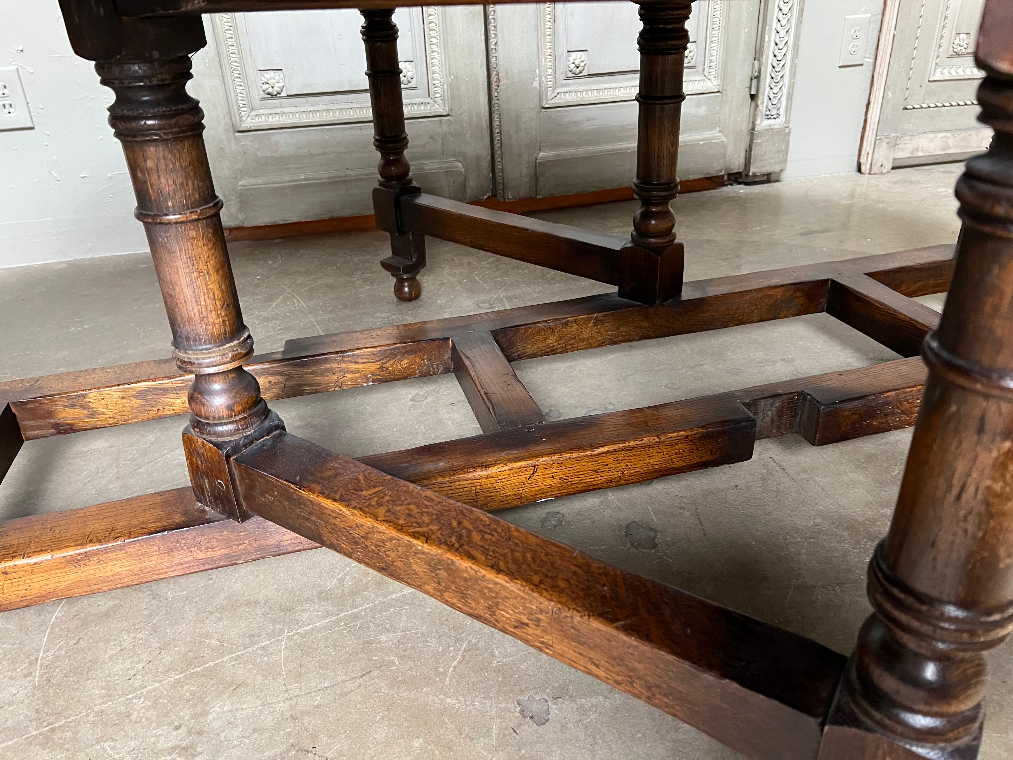 Fait main Grande table de salle à manger à abattant en Oak Oak en vente