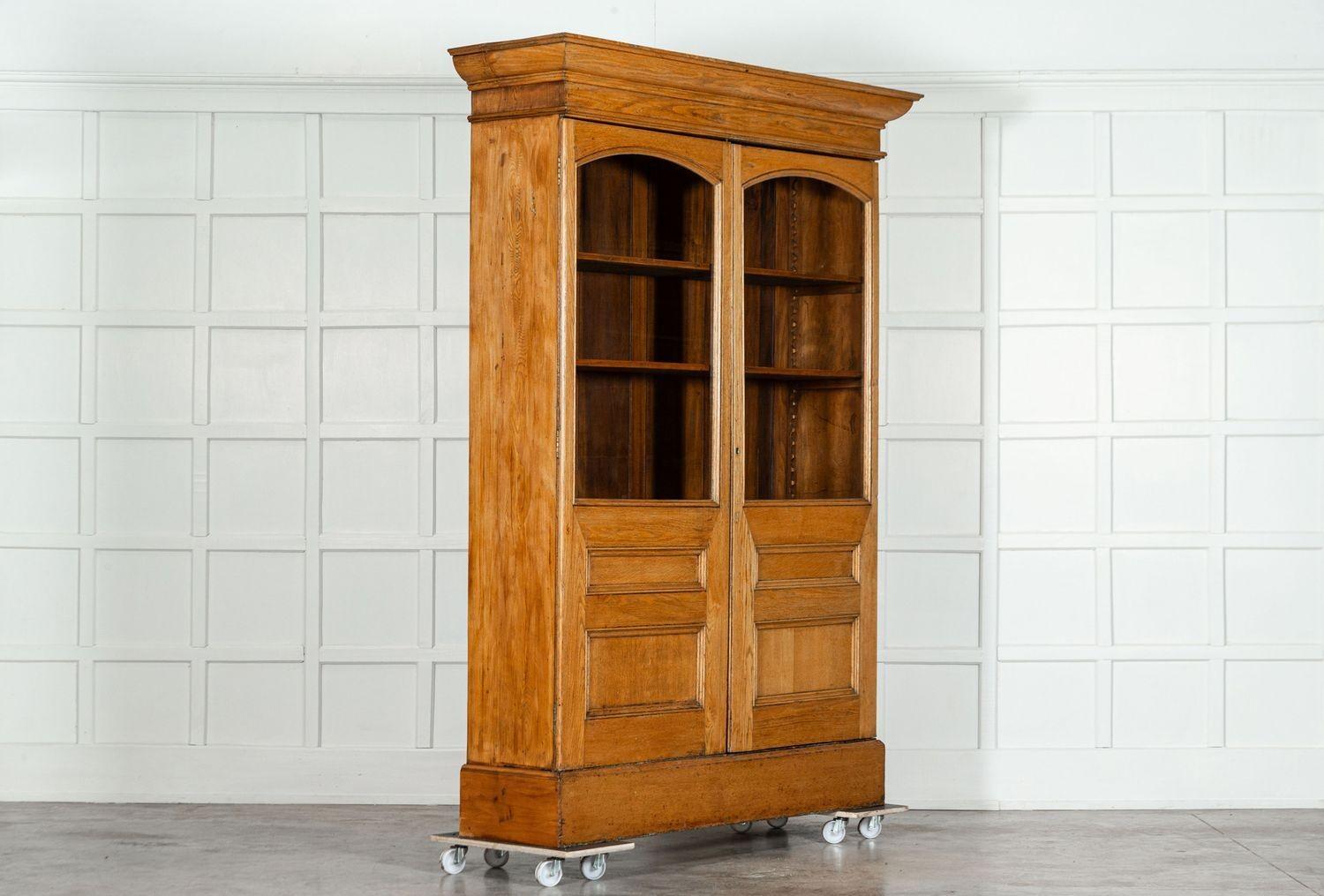 circa 1900
Grande mobile libreria smaltato in Oak inglese
sku 1856
Larghezza 173cm x Profondità 48cm x Altezza 233cm
Profondità del ripiano 33 cm
Peso 132 kg
