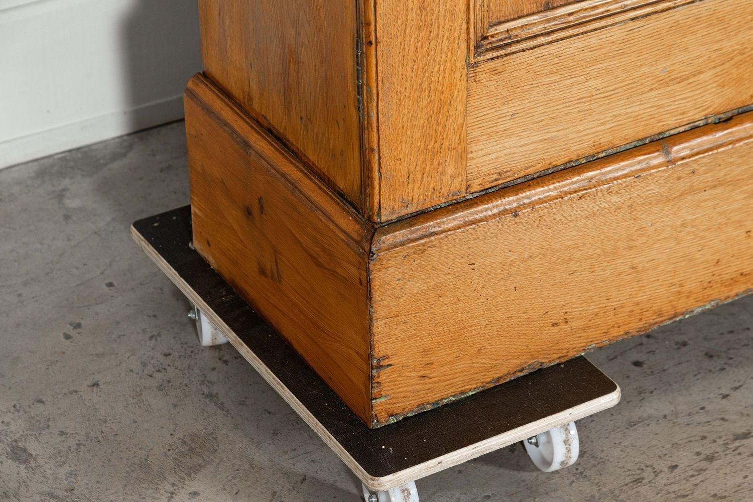 Grande mobile libreria smaltato in Oak inglese in vendita 2
