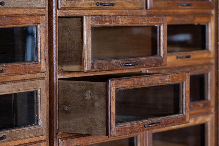 Grande armoire Haberdashery en chêne anglais En vente sur 1stDibs