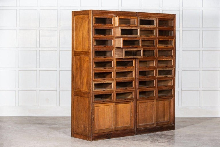 Grande armoire Haberdashery en chêne anglais En vente sur 1stDibs