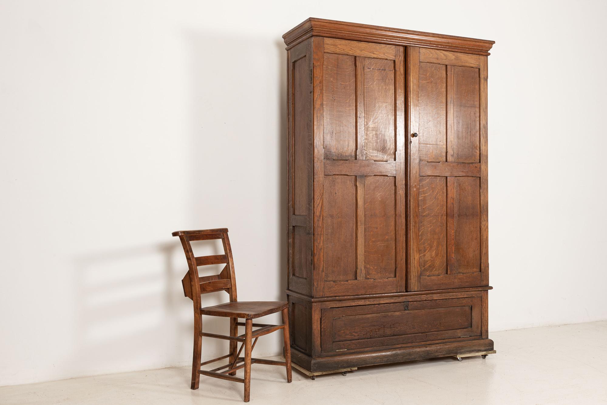 Début du 20ème siècle Grande armoire de collection Haberdashery en chêne anglais en vente
