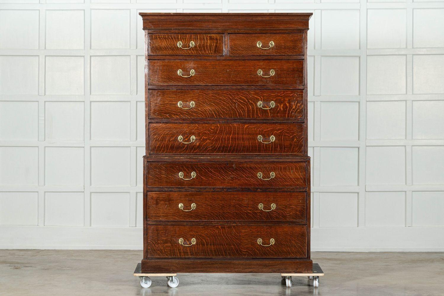 XIX secolo Cassettiera Tallboy grande in Oak in vendita