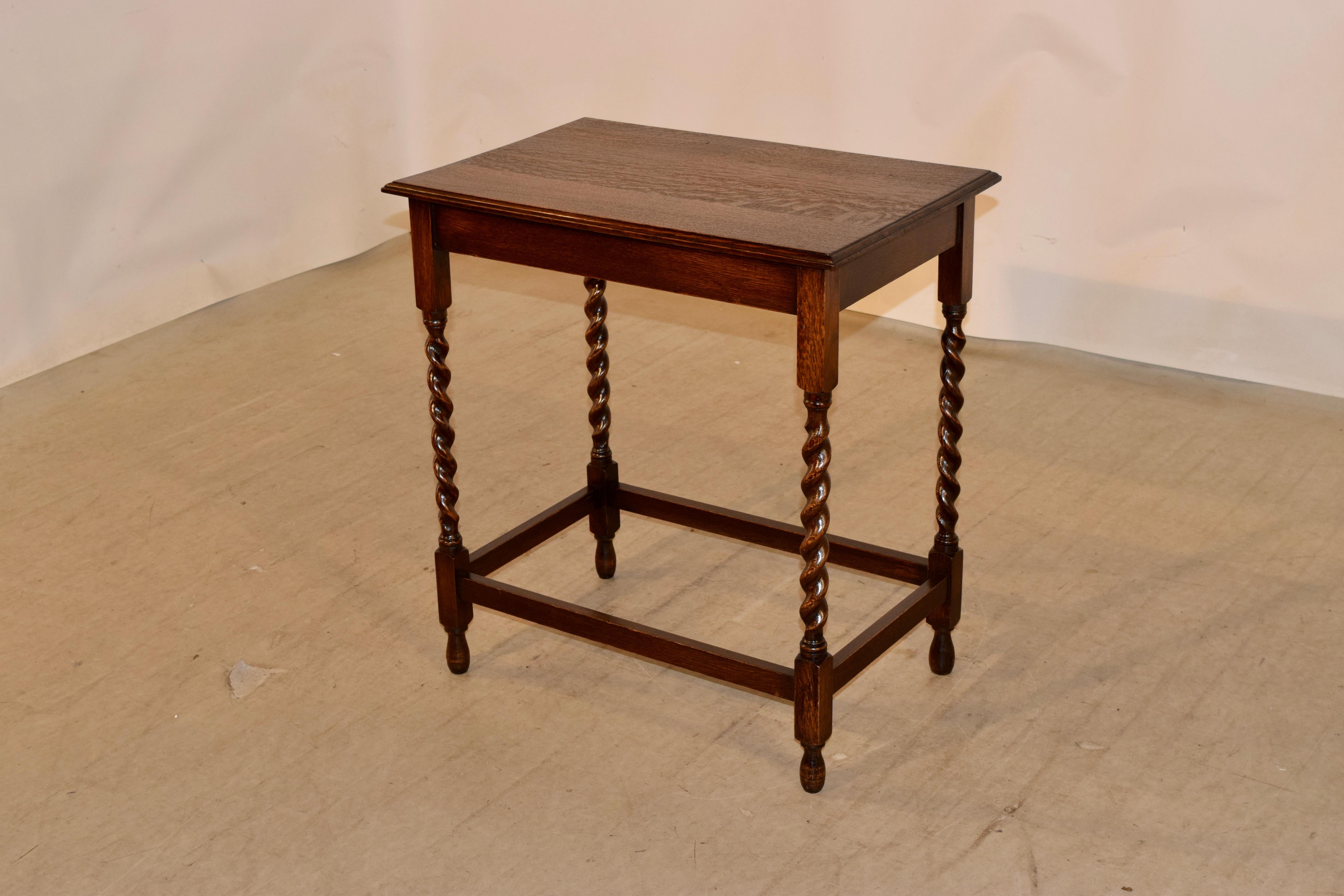 Large English Occasional Table, circa 1900 In Good Condition In High Point, NC