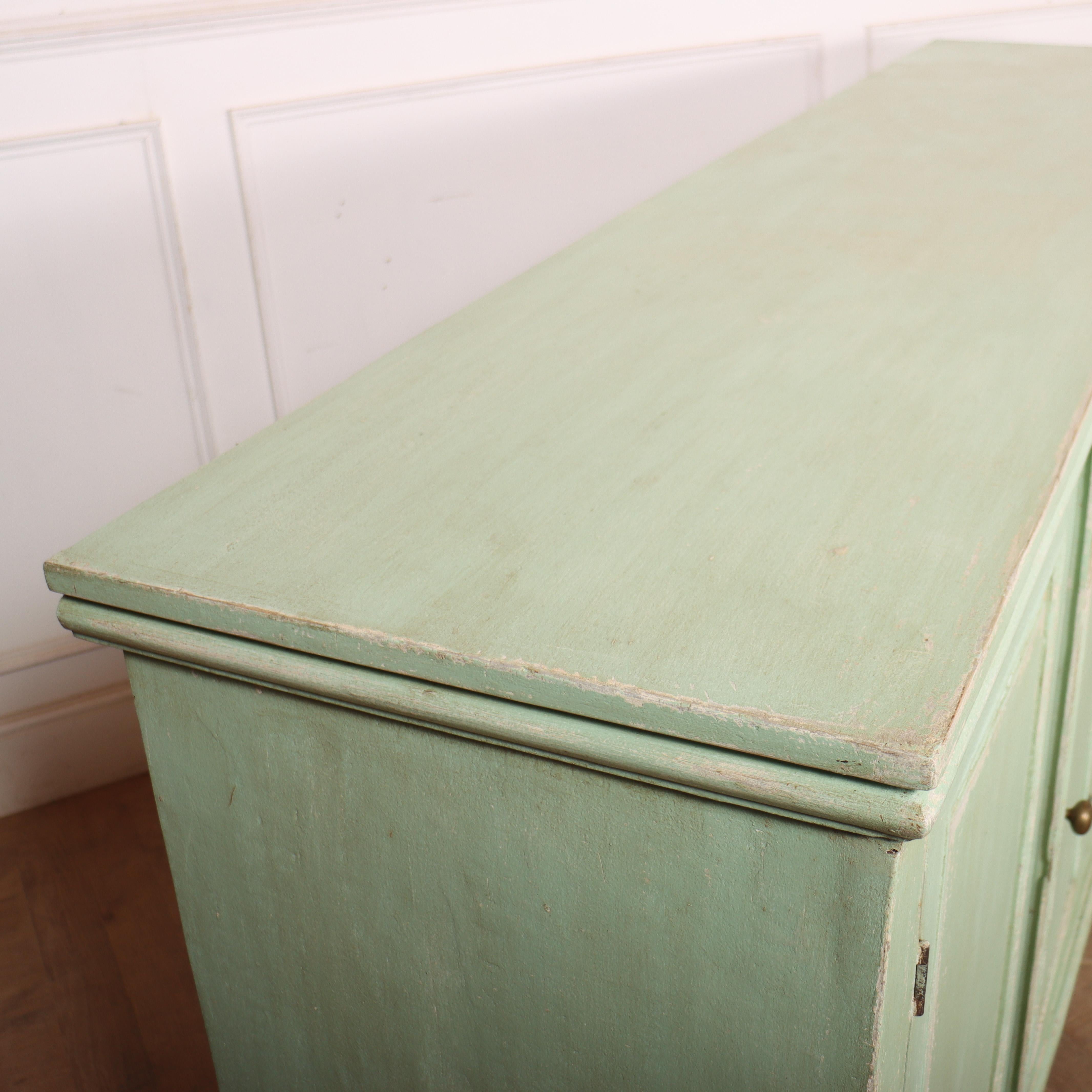 Grande buffet inglese dipinto in vendita 3