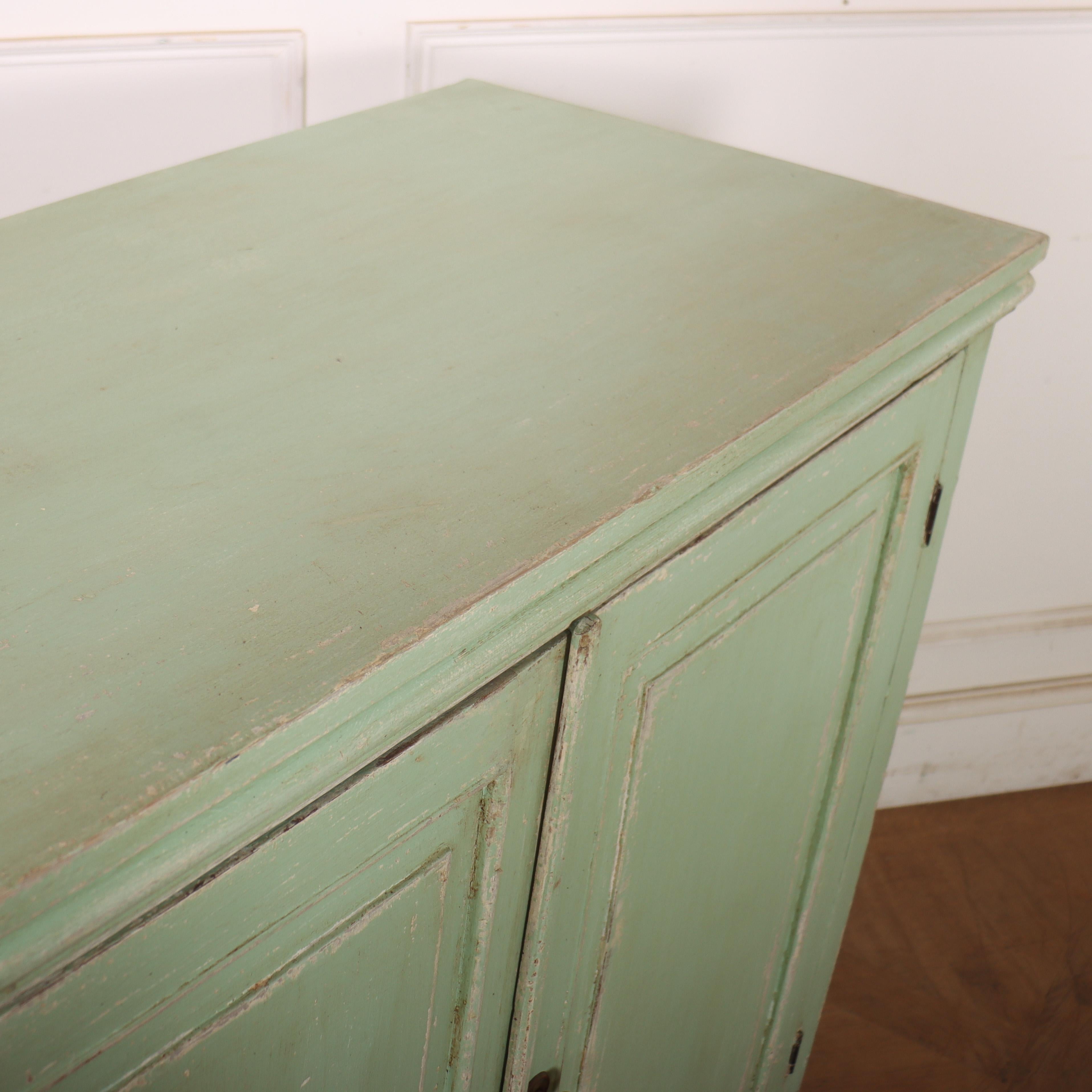 Grande buffet inglese dipinto in vendita 4