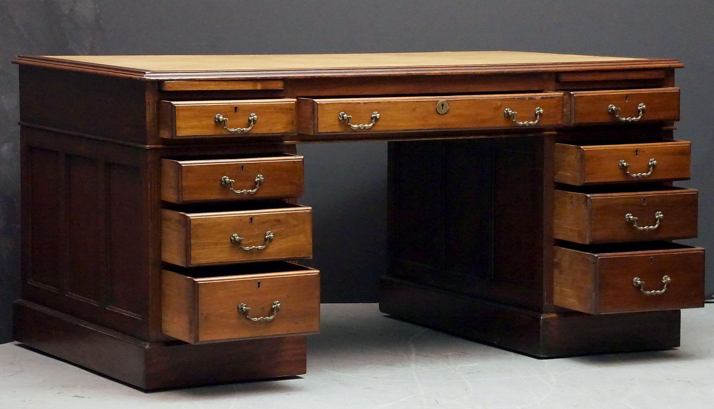 Large English Partner's Pedestal Desk of Mahogany 4